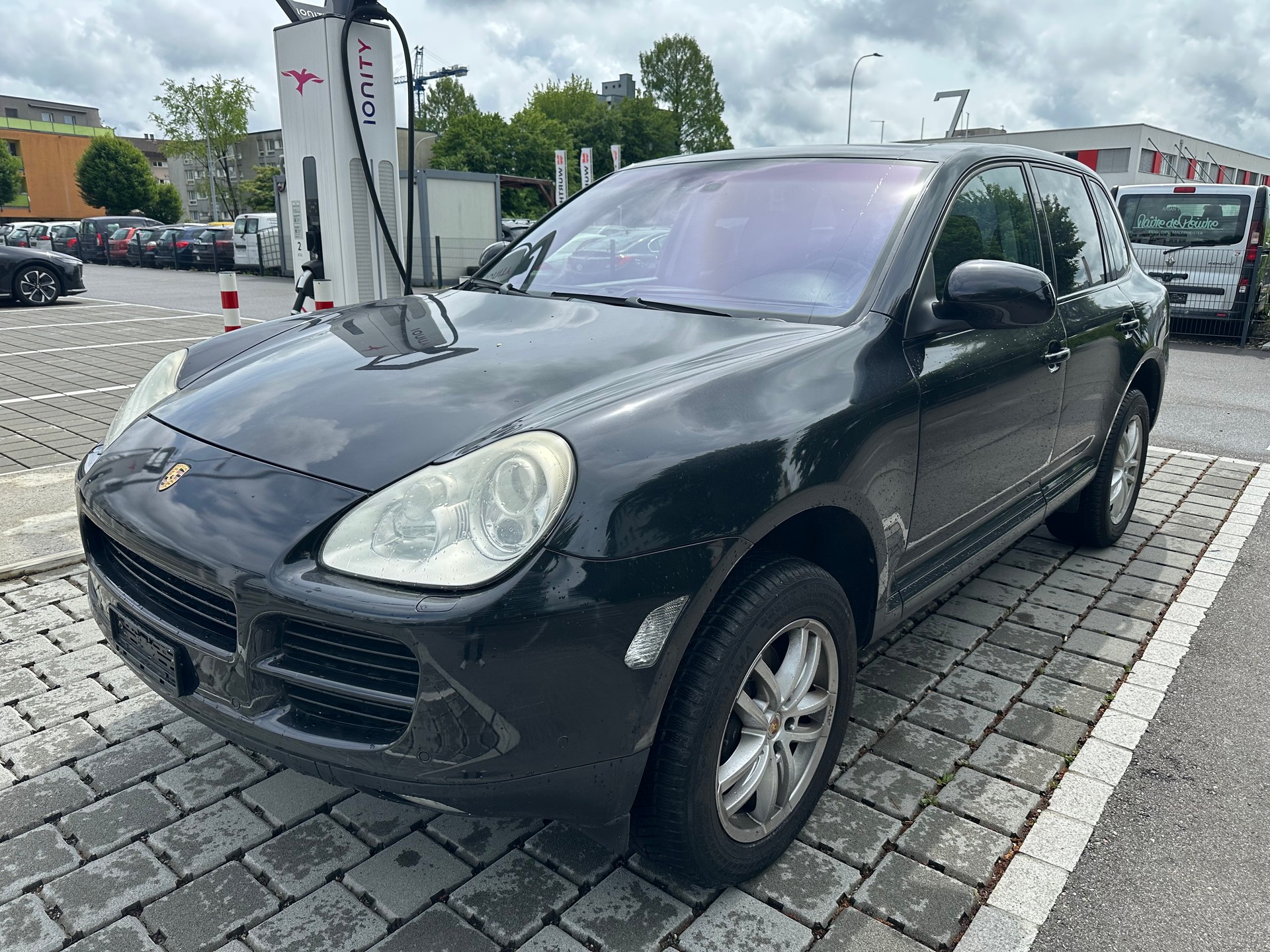 PORSCHE Cayenne-image-1
