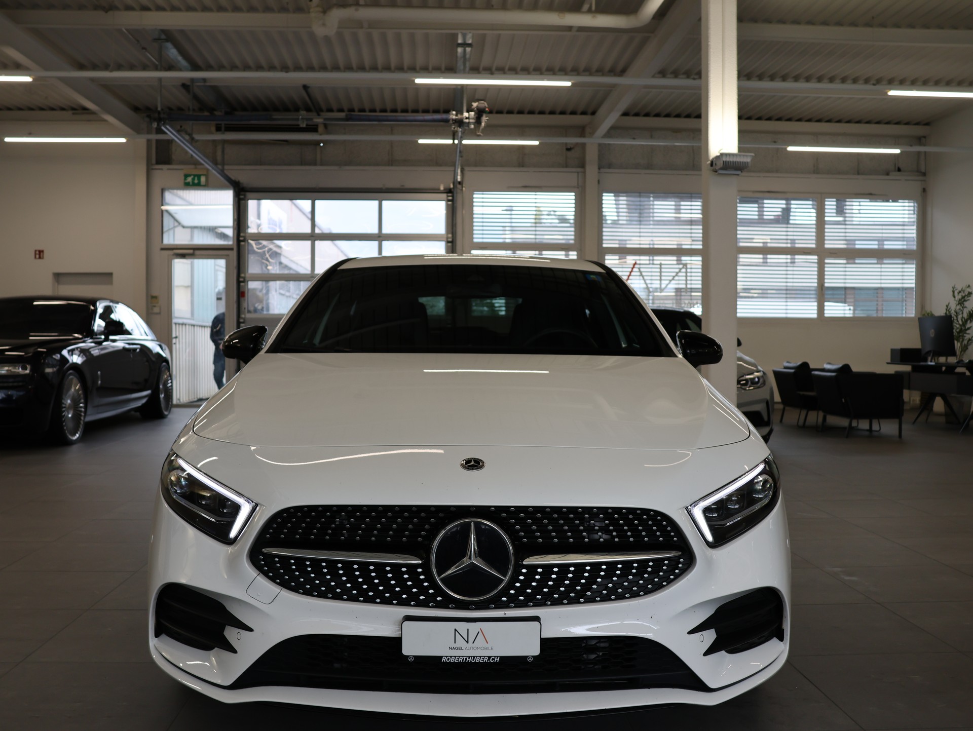 MERCEDES-BENZ A 180 d AMG Line 8G-DCT *MultiColor * Rückfahrkamera* Command Touch*-showroom-element-2