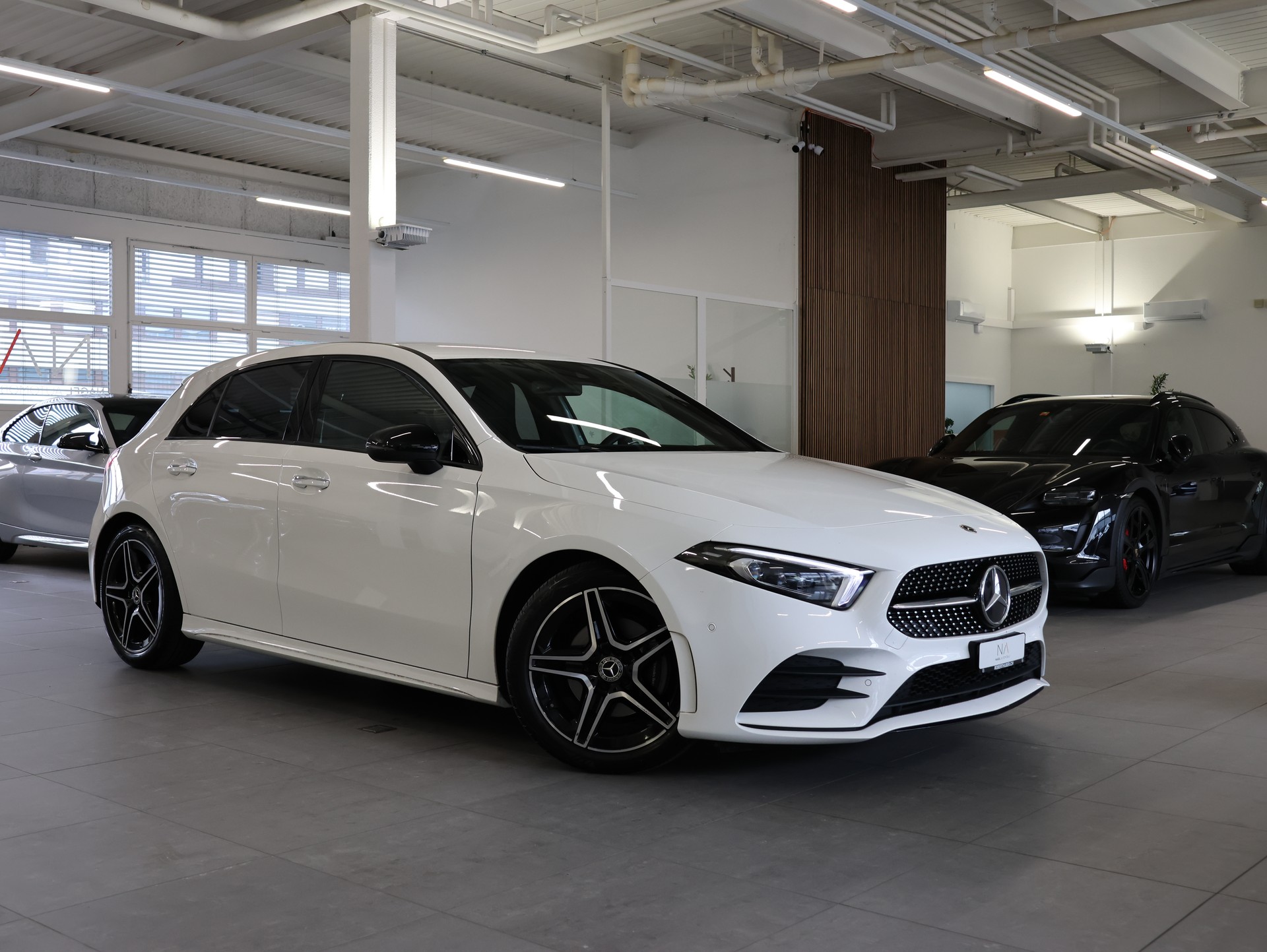 MERCEDES-BENZ A 180 d AMG Line 8G-DCT *MultiColor * Rückfahrkamera* Command Touch*