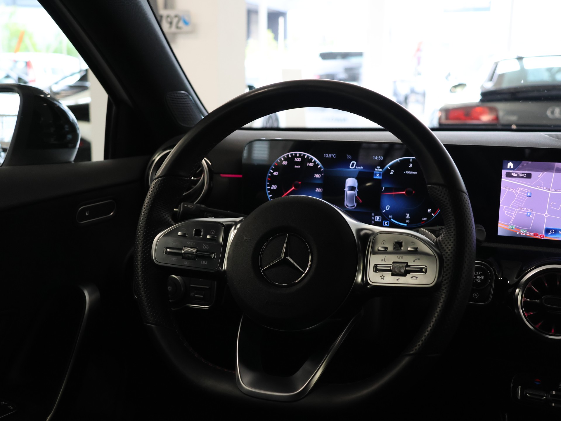 MERCEDES-BENZ A 180 d AMG Line 8G-DCT *MultiColor * Rückfahrkamera* Command Touch*-image-18