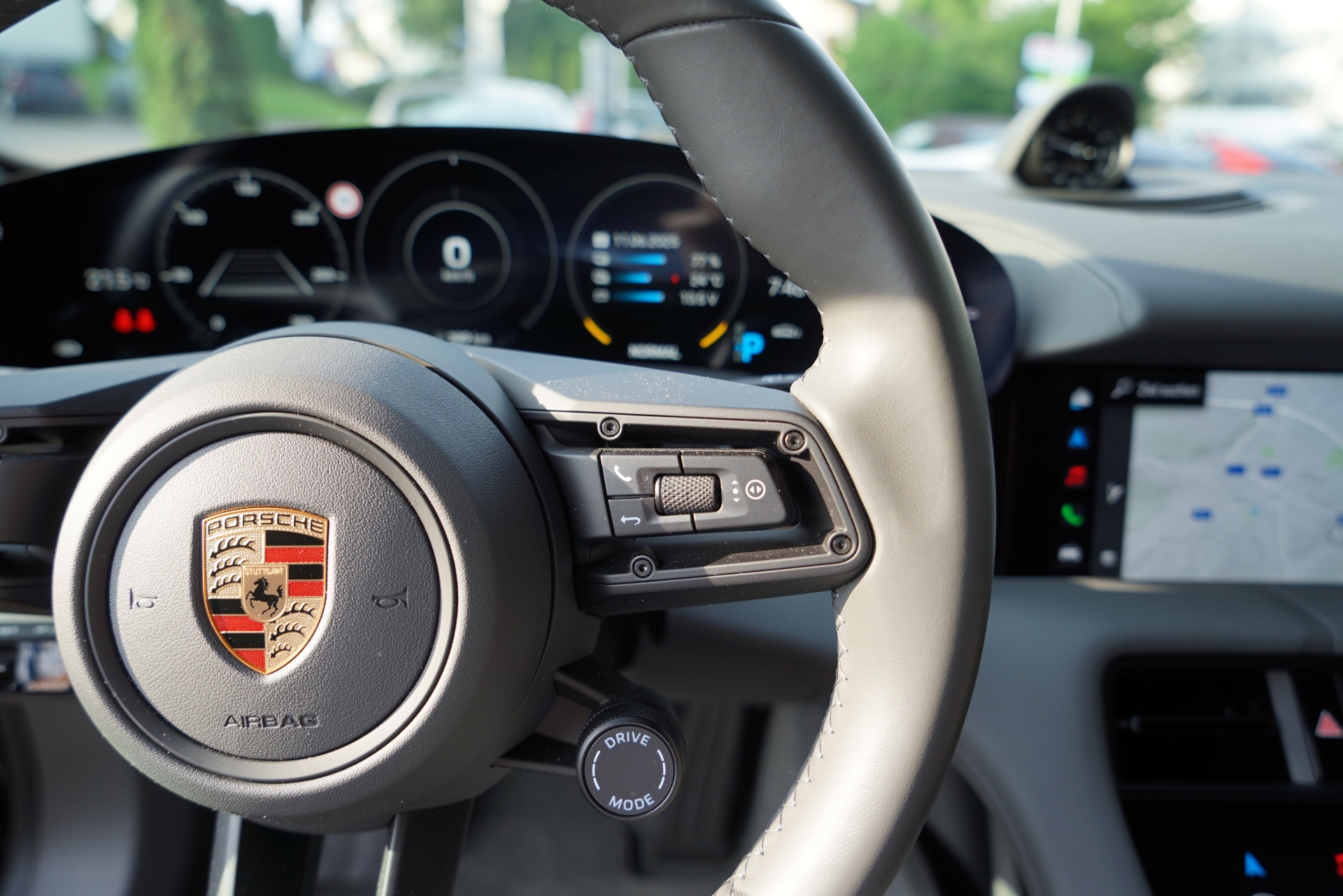 PORSCHE Taycan 4 Cross Turismo-image-9