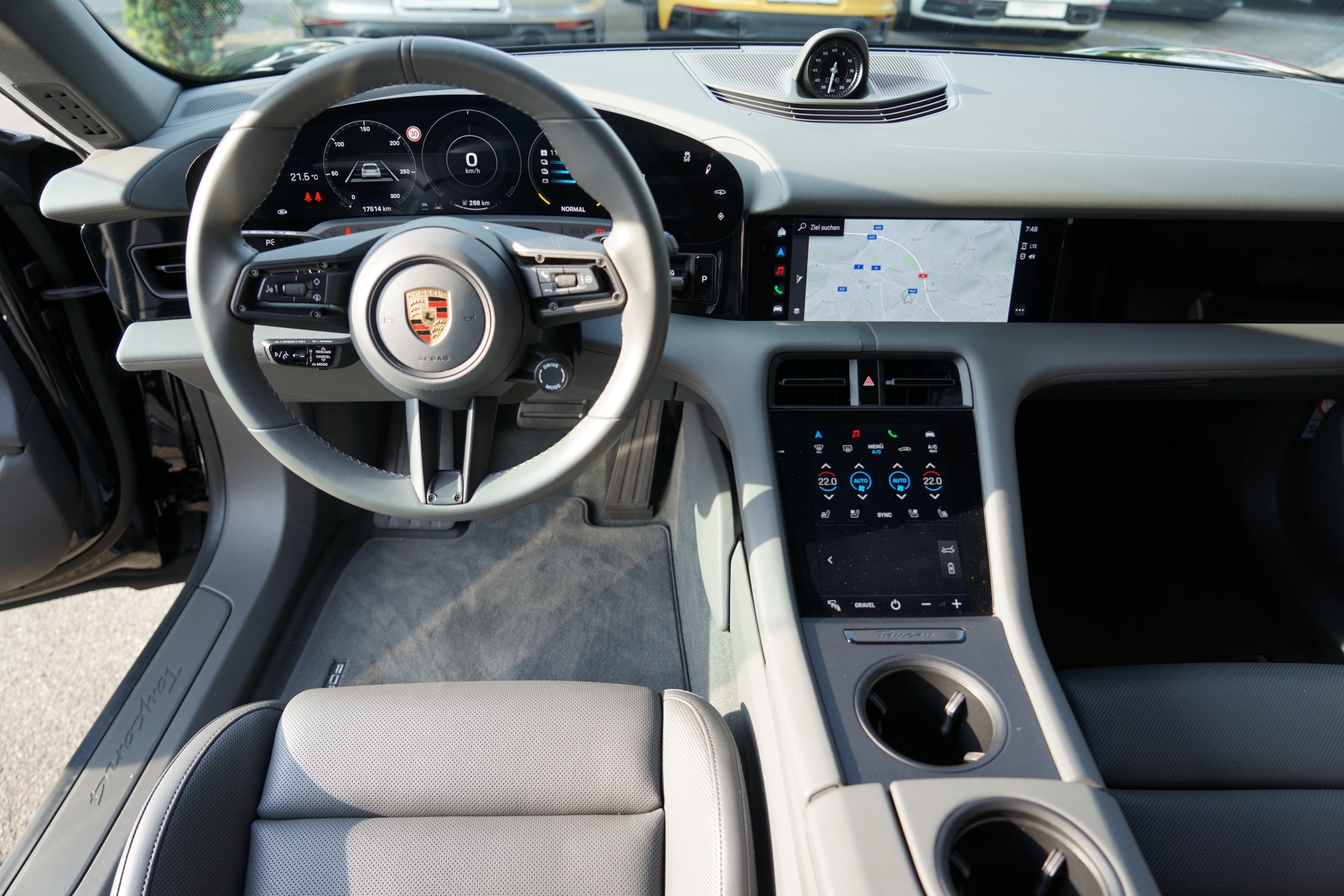 PORSCHE Taycan 4 Cross Turismo-image-8