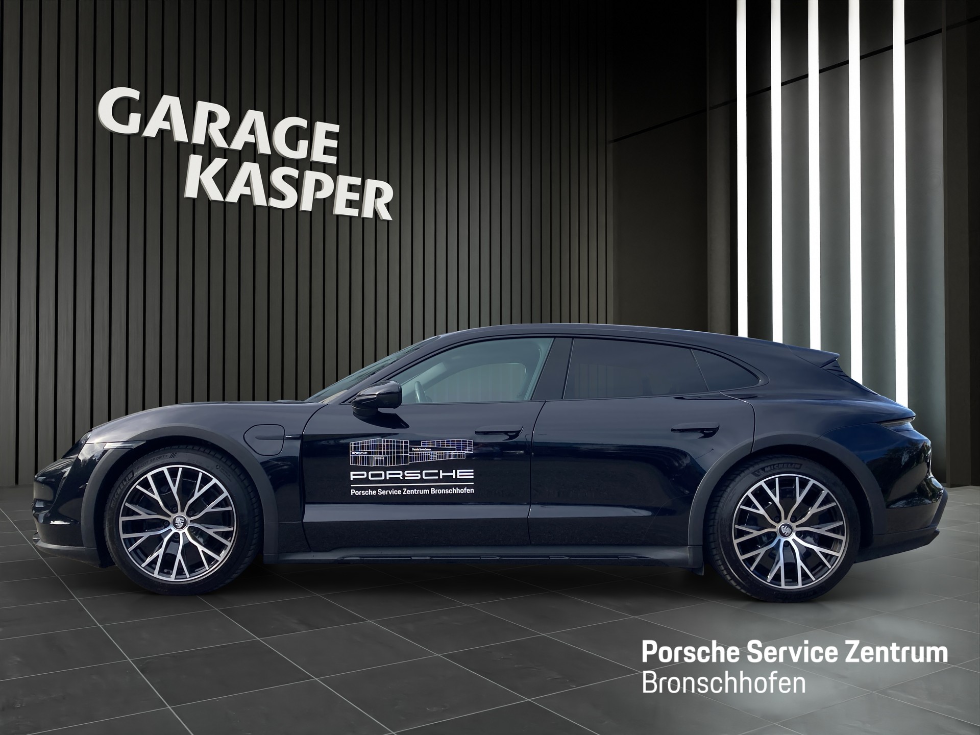 PORSCHE Taycan 4 Cross Turismo-showroom-element-1