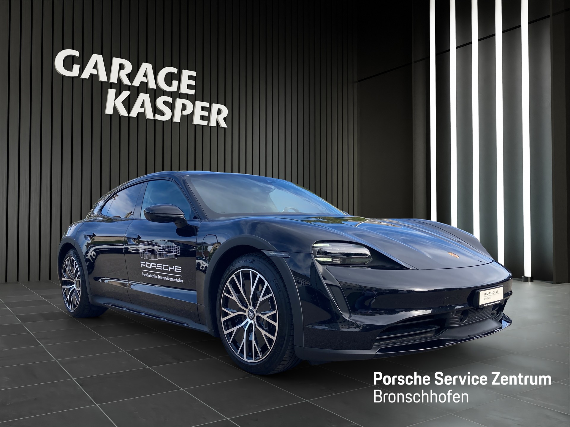 PORSCHE Taycan 4 Cross Turismo-image-7