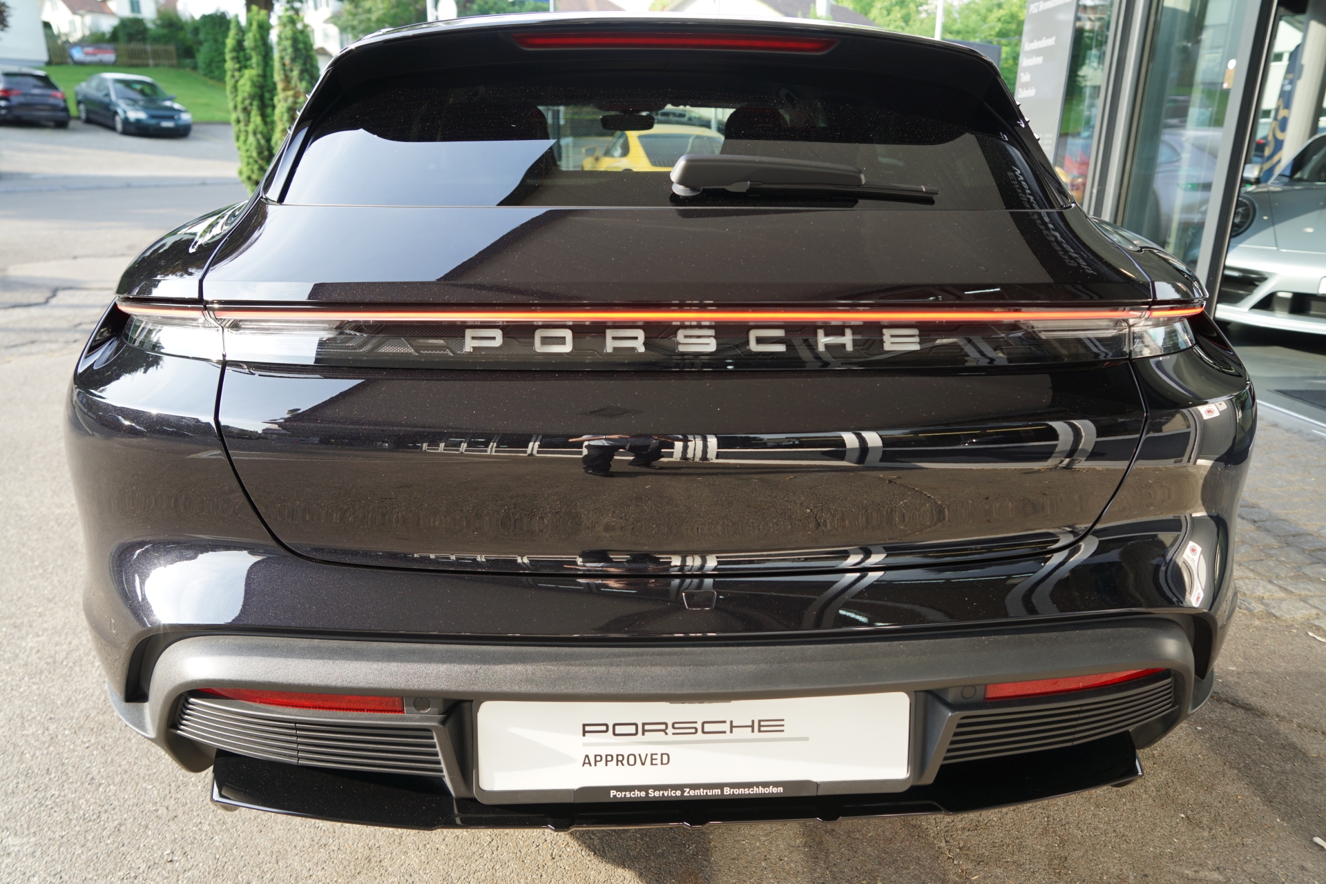 PORSCHE Taycan 4 Cross Turismo-image-6
