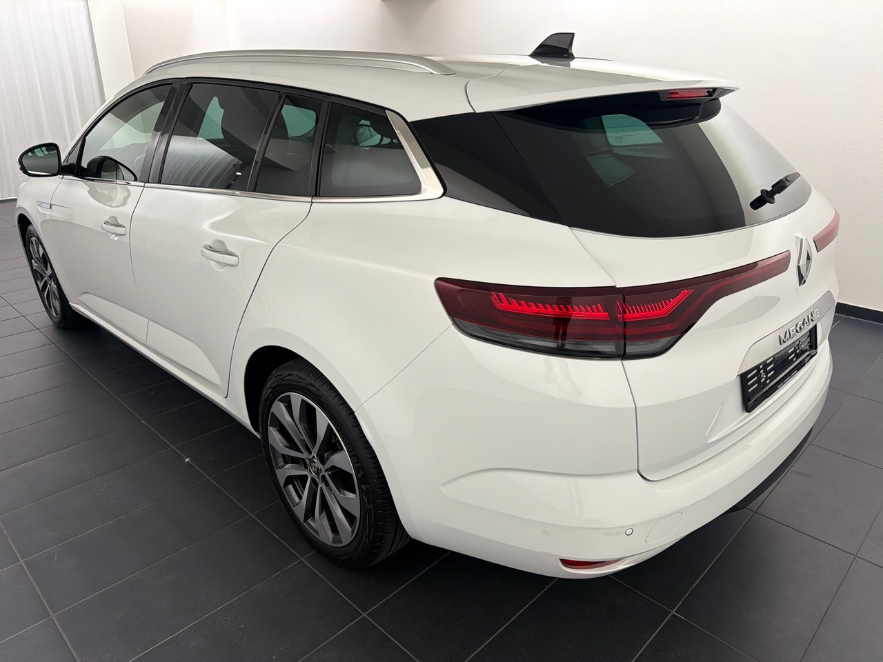 RENAULT Mégane 1.5 dCi Techno-showroom-element-1