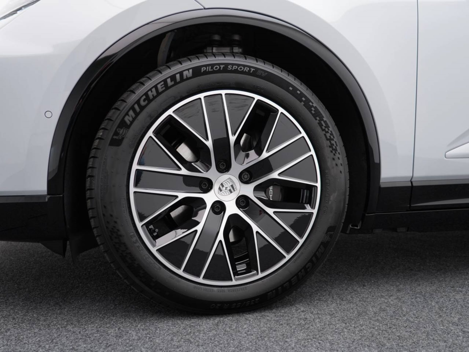 PORSCHE Macan 4-image-10