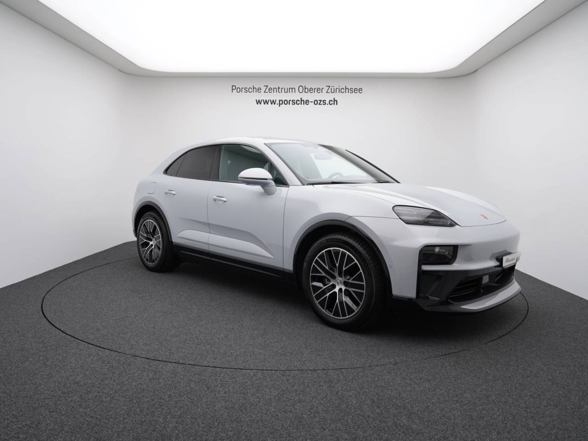 PORSCHE Macan 4-image-8