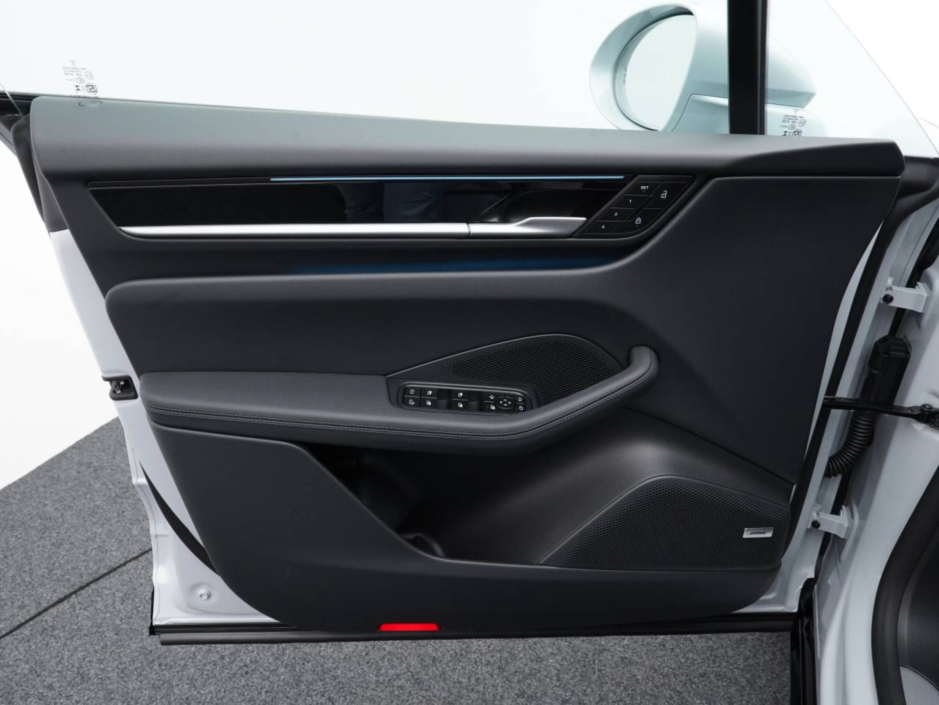 PORSCHE Macan 4-image-19
