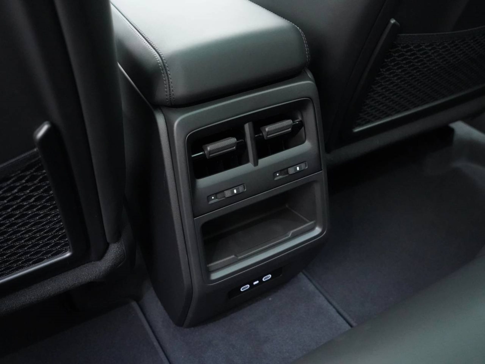 PORSCHE Macan 4-image-28