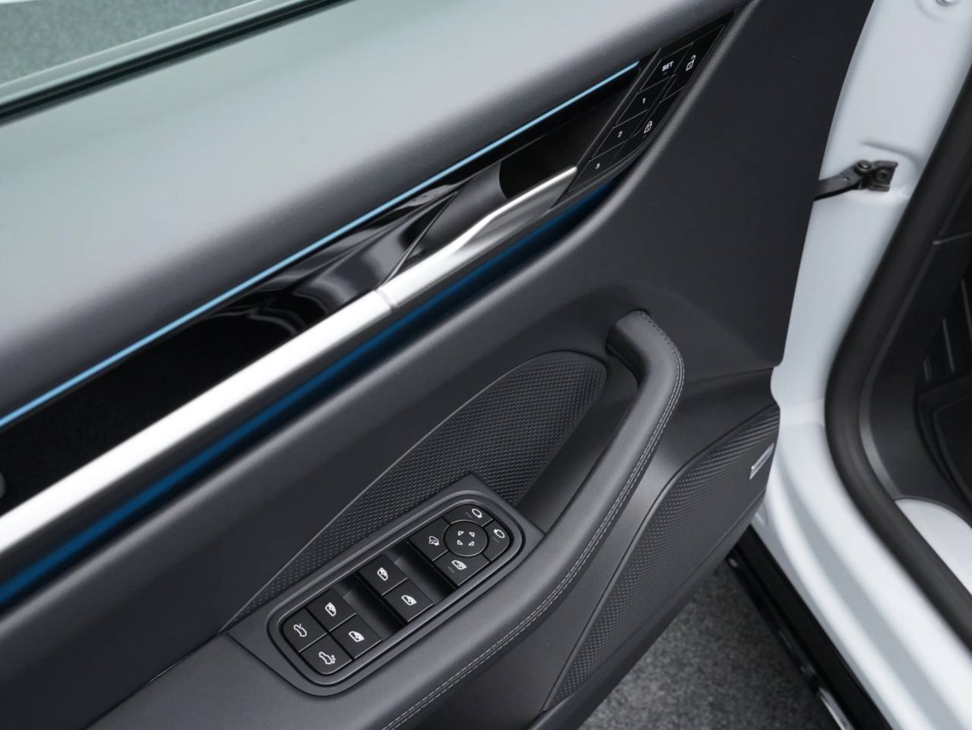 PORSCHE Macan 4-image-20