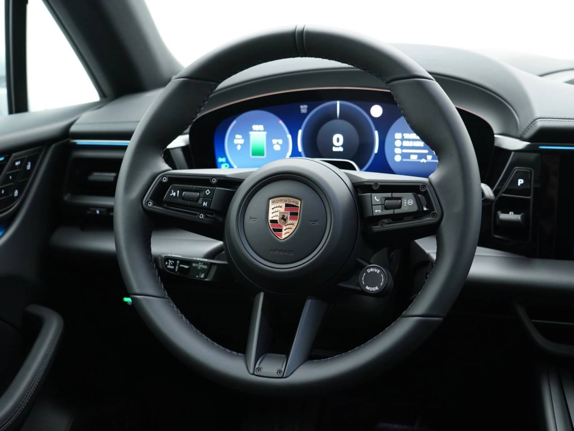 PORSCHE Macan 4-image-15