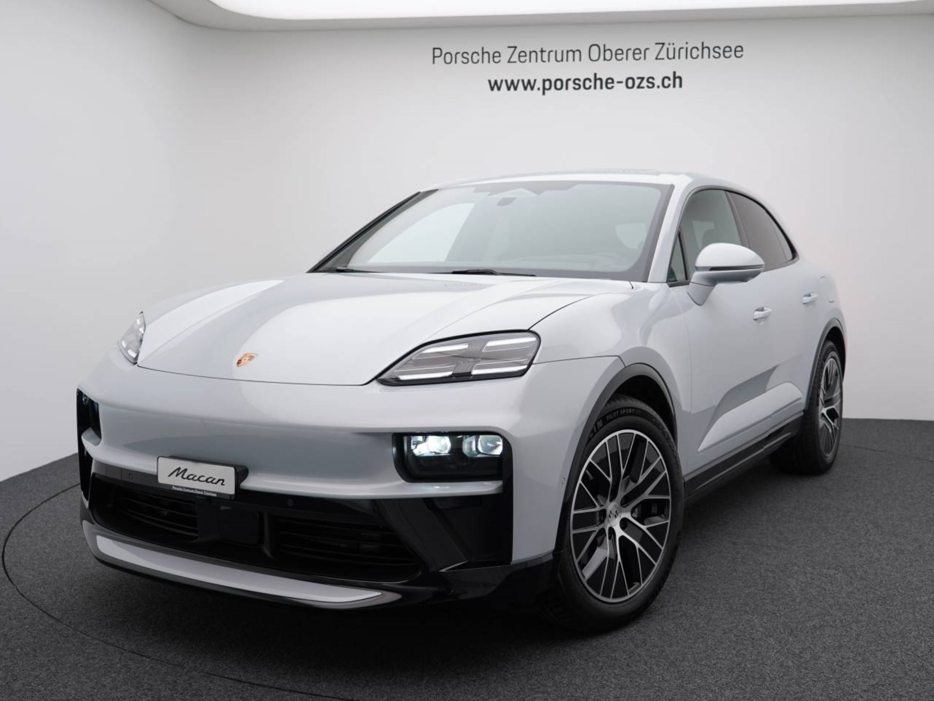 PORSCHE Macan 4