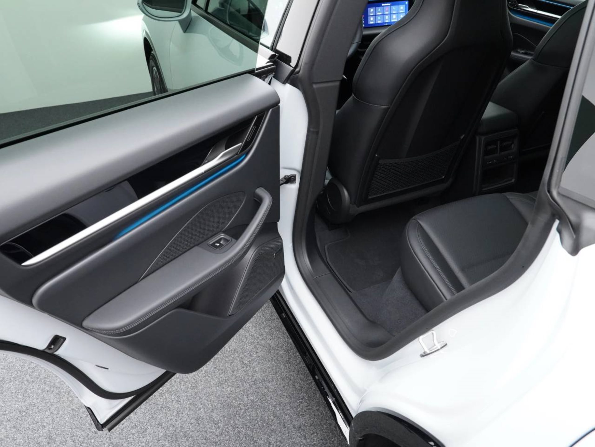 PORSCHE Macan 4-image-26