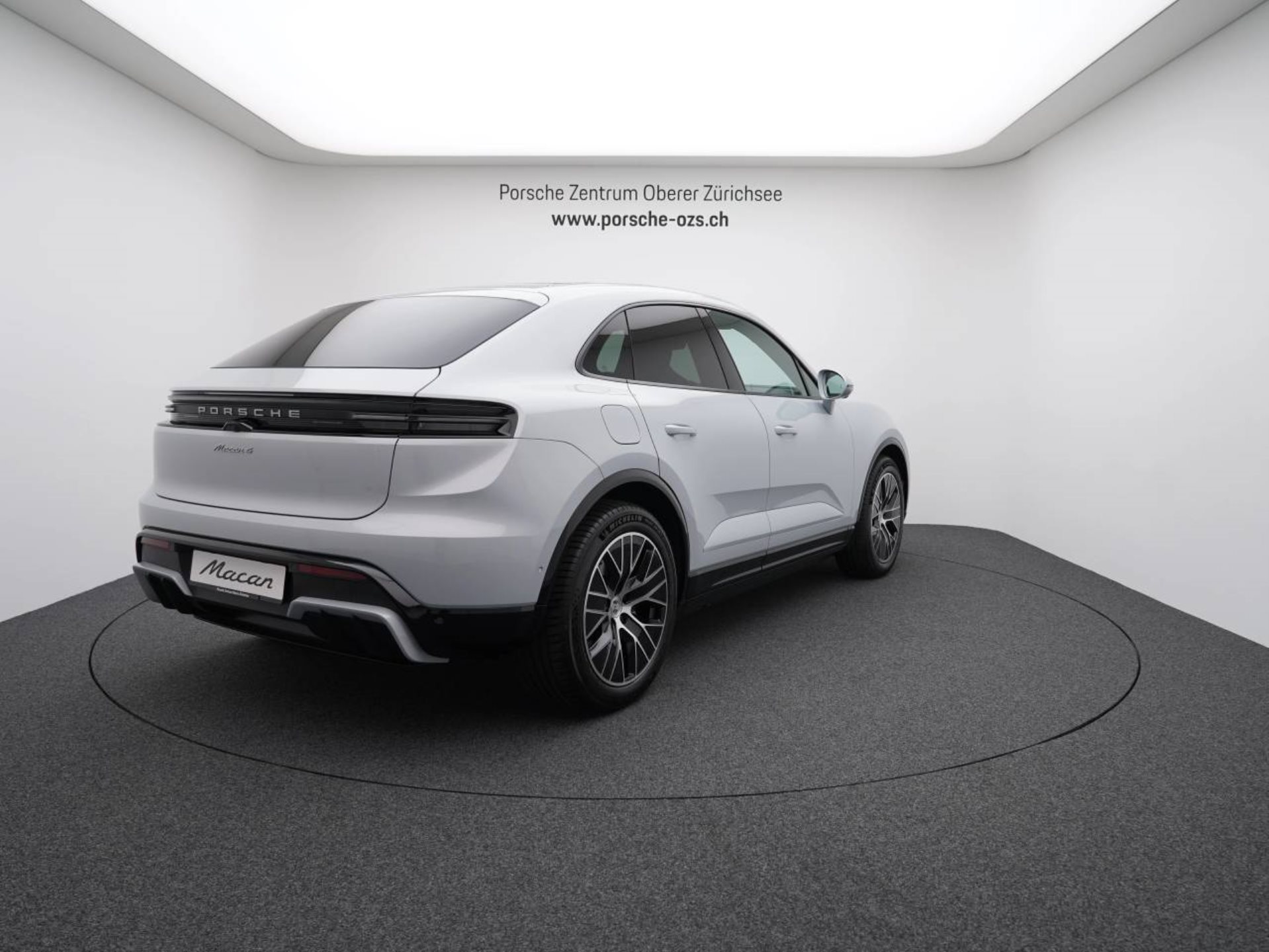 PORSCHE Macan 4-image-6