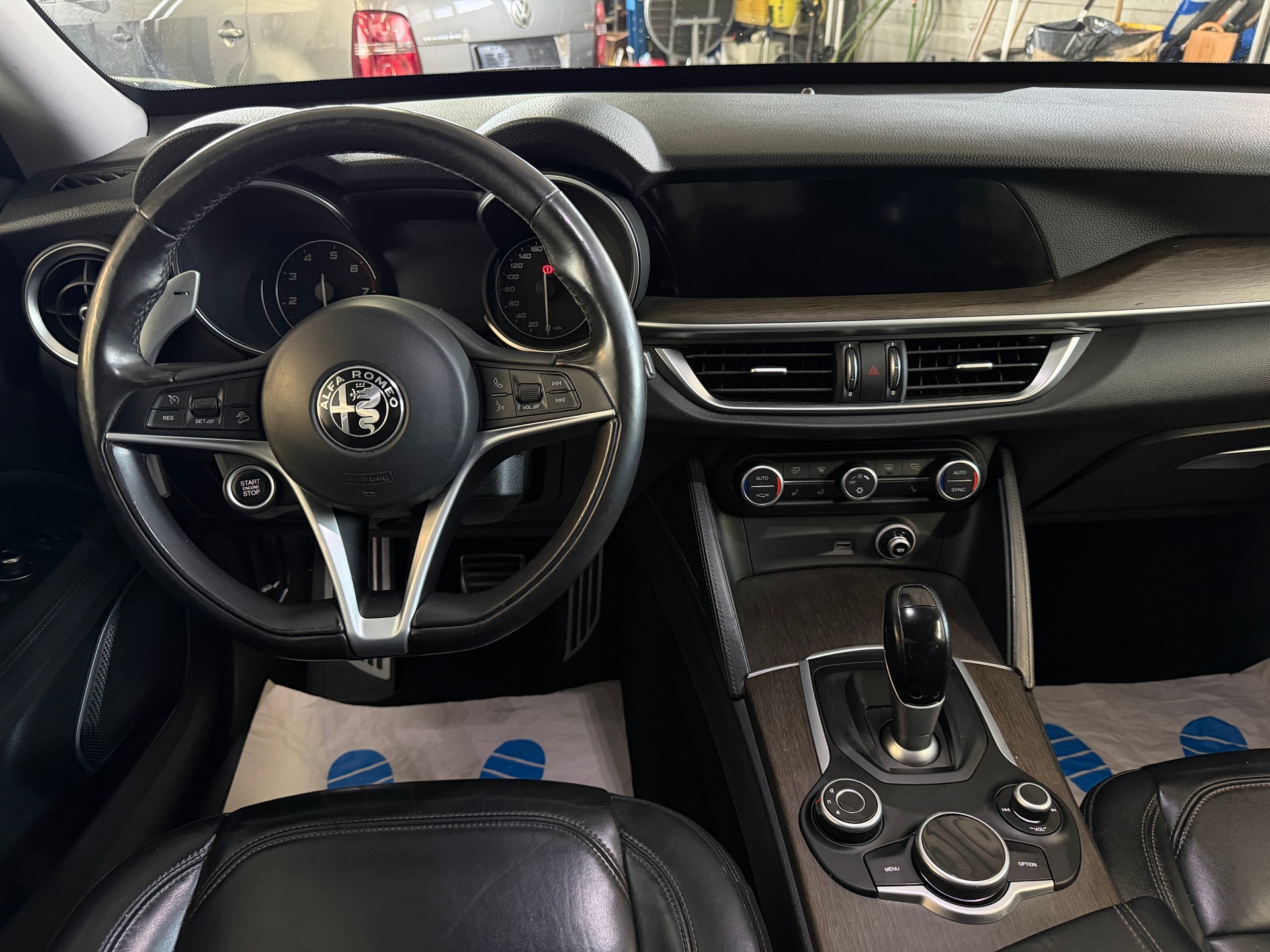 ALFA ROMEO Stelvio 2.0 First Edition Q4 Automatic | CH-Auto | Navi | Leder-image-11
