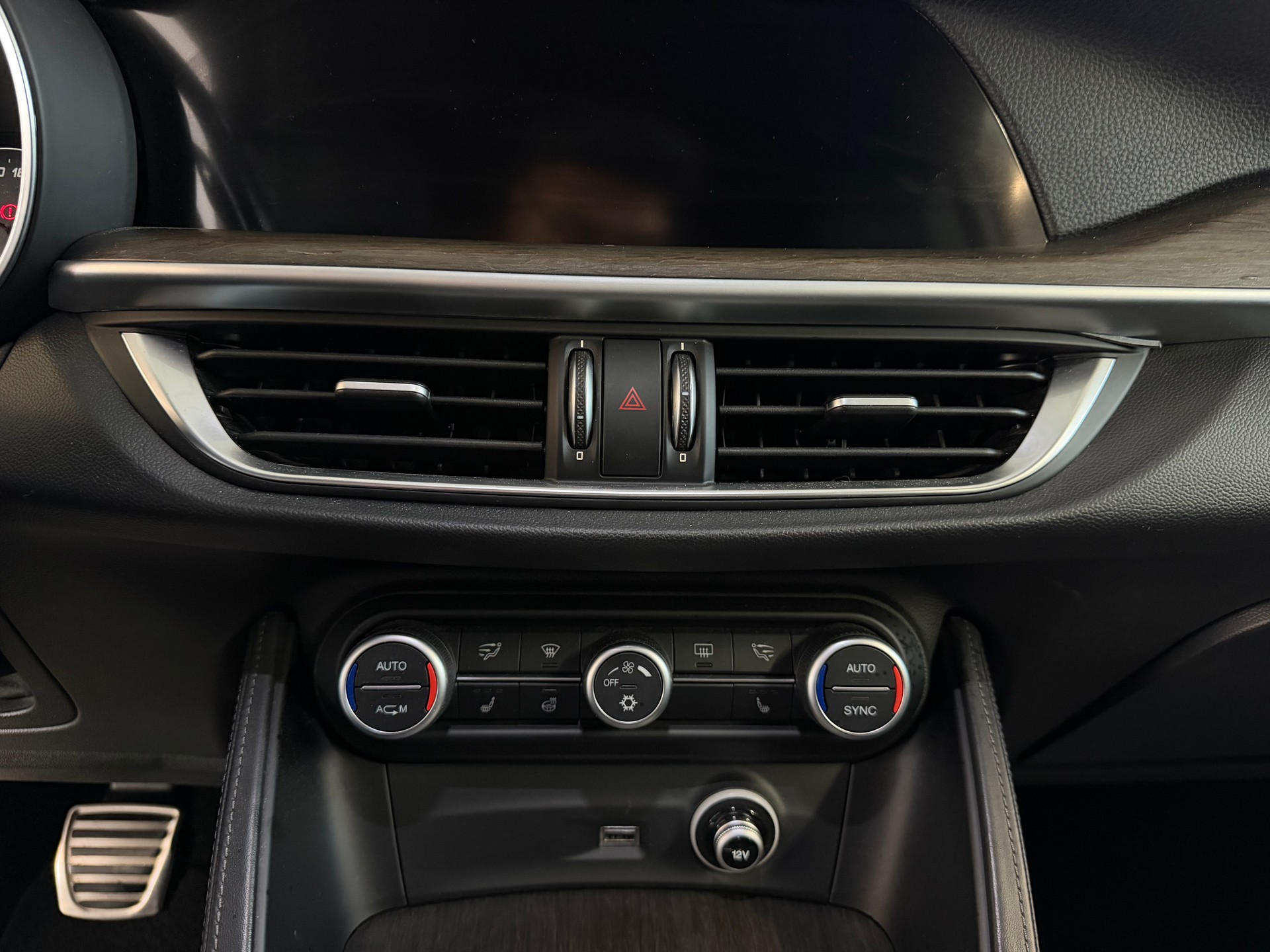 ALFA ROMEO Stelvio 2.0 First Edition Q4 Automatic | CH-Auto | Navi | Leder-image-13