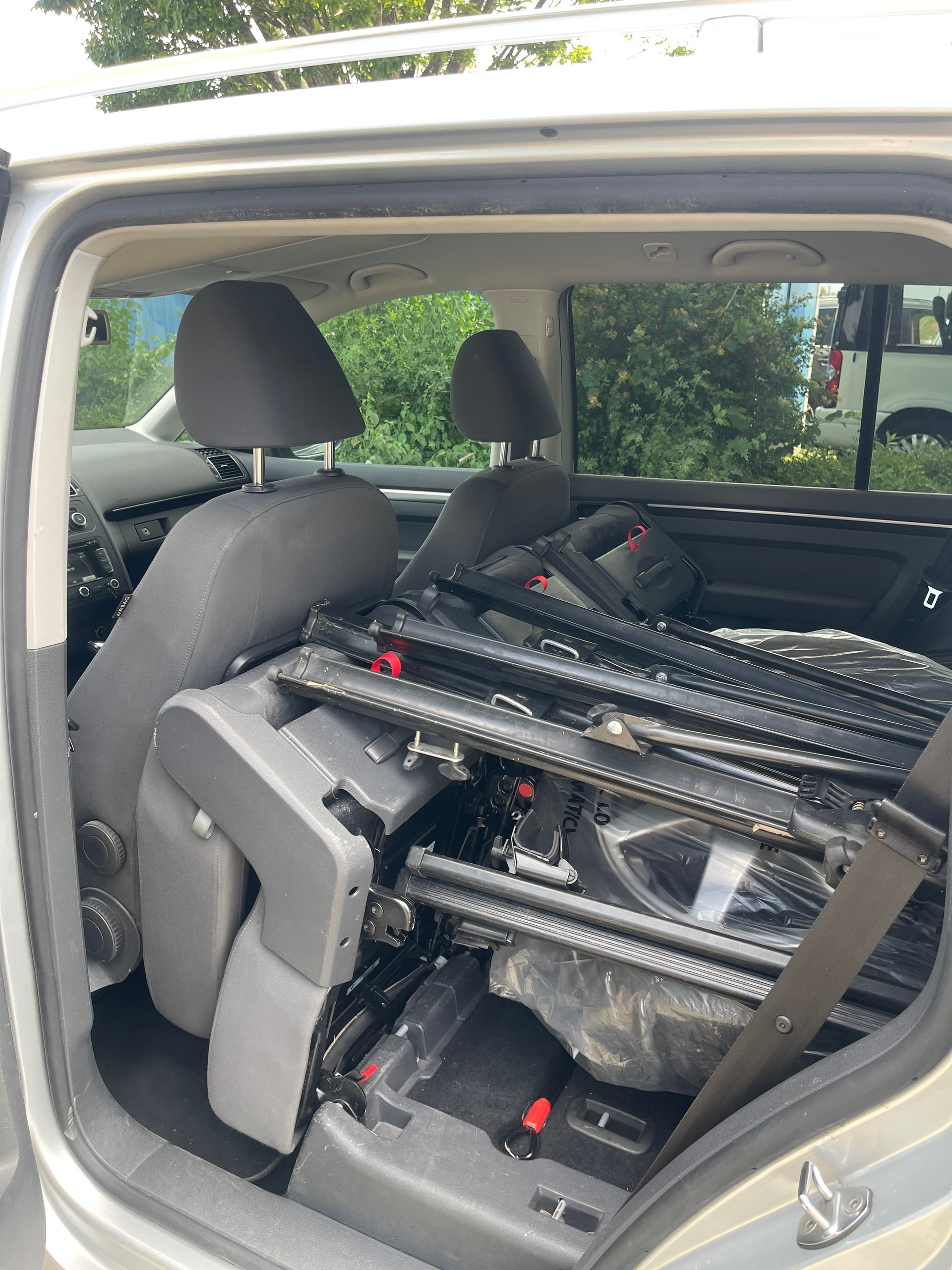 VW Touran 1.4 TSI EcoFuel Highline DSG-image-8
