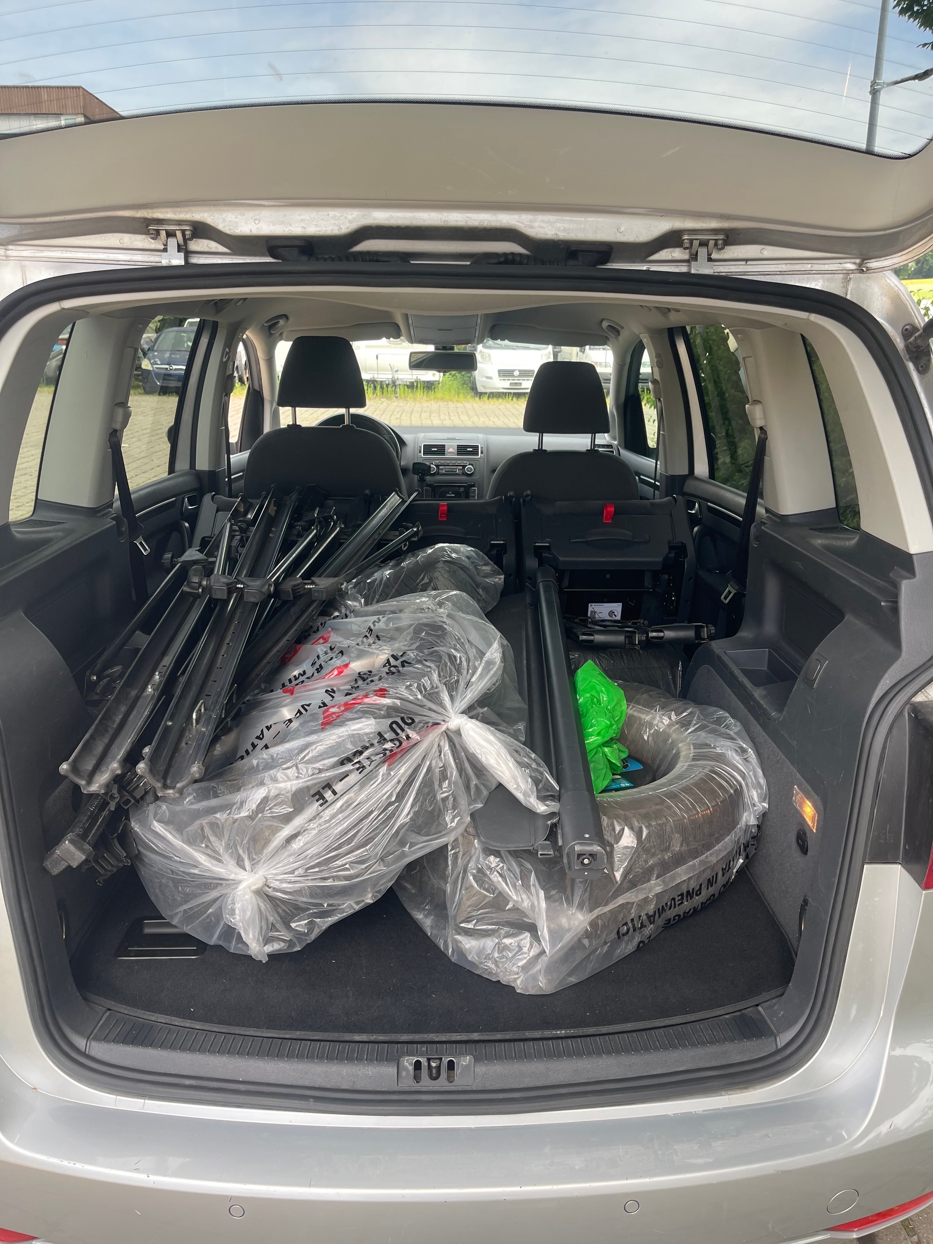 VW Touran 1.4 TSI EcoFuel Highline DSG-image-5