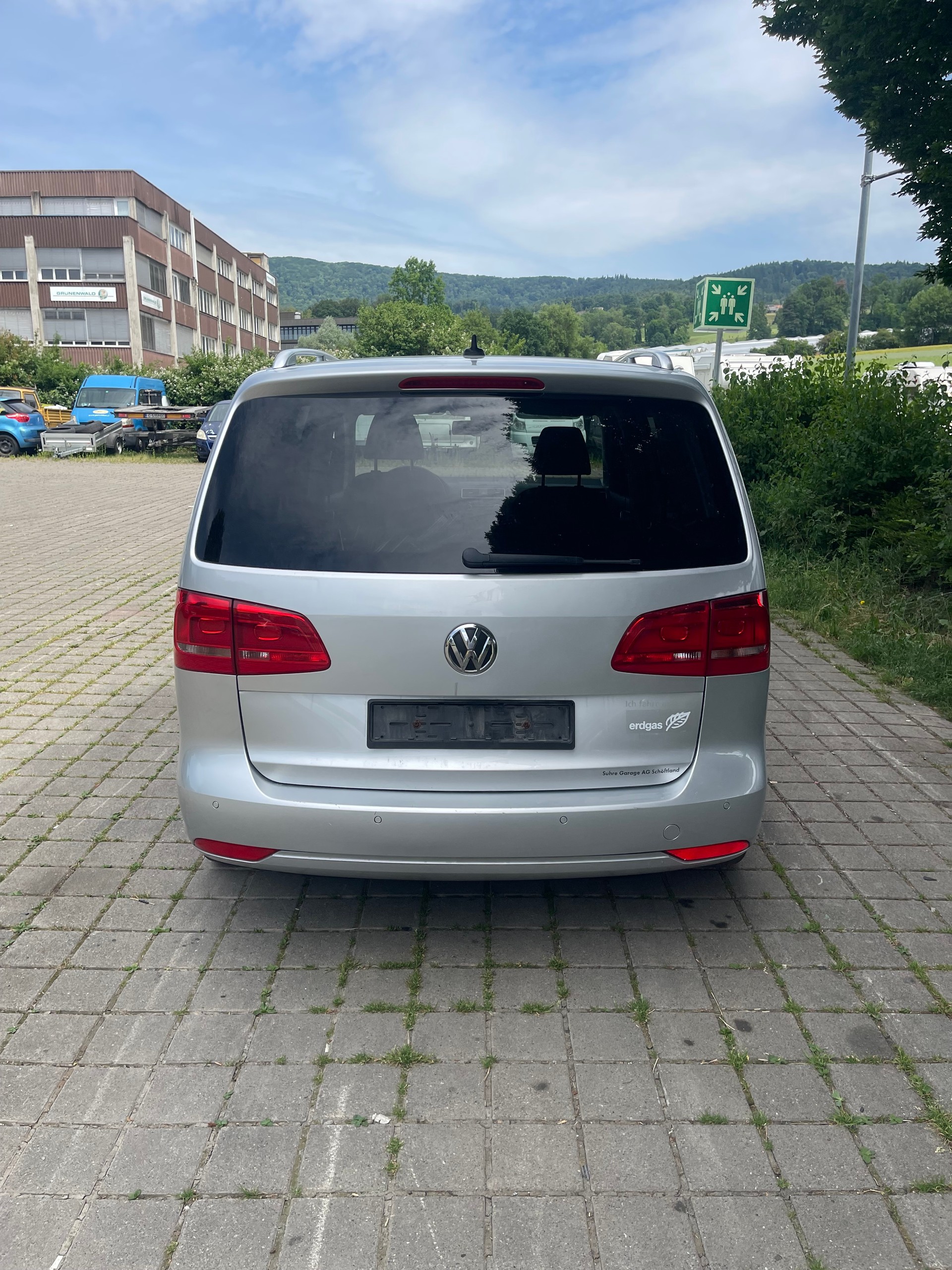 VW Touran 1.4 TSI EcoFuel Highline DSG-image-3