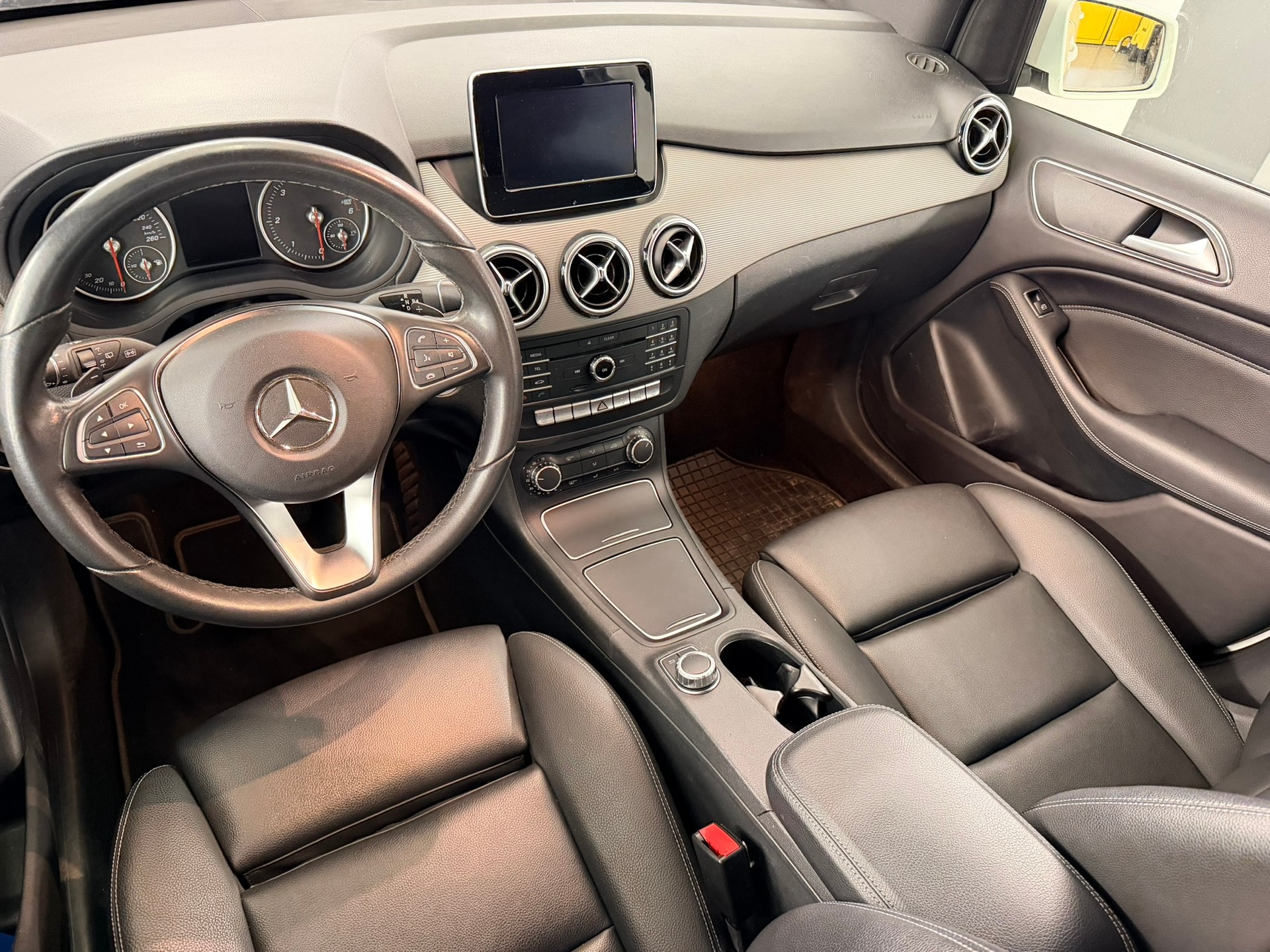 MERCEDES-BENZ B 220 CDI Style 4Matic 7G-DCT-image-8