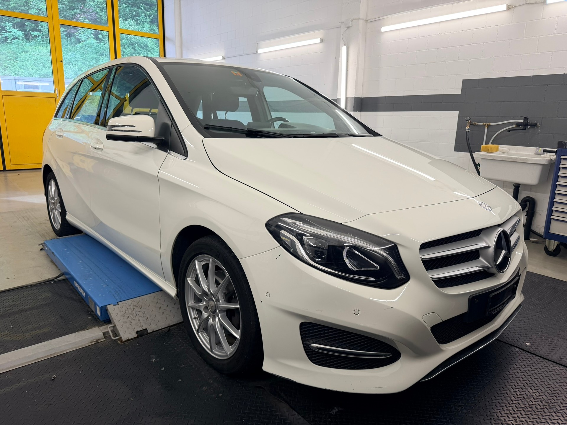 MERCEDES-BENZ B 220 CDI Style 4Matic 7G-DCT-showroom-element-2