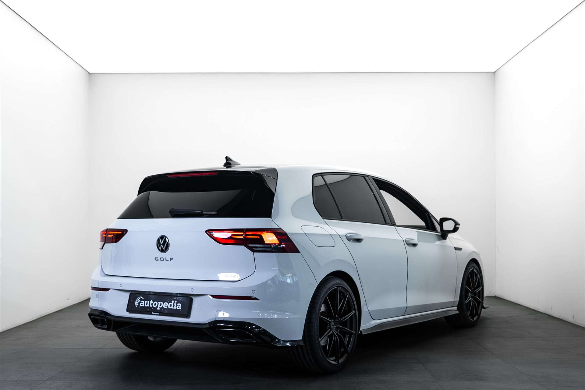 VW Golf 1.5 eTSI mHEV ACT R-Line DSG-showroom-element-2