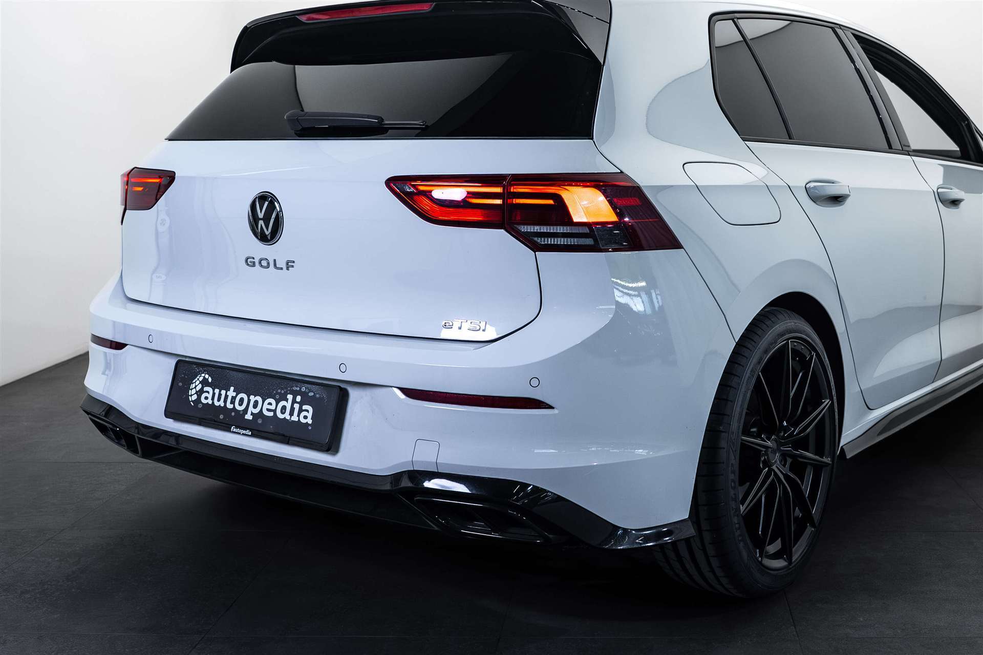 VW Golf 1.5 eTSI mHEV ACT R-Line DSG-showroom-element-3