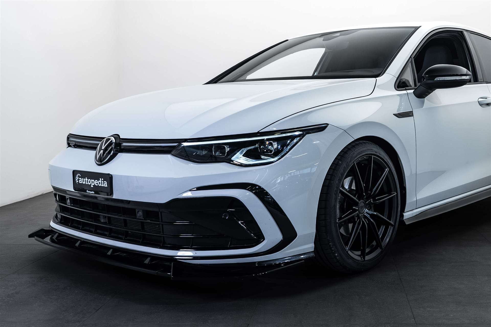VW Golf 1.5 eTSI mHEV ACT R-Line DSG-showroom-element-1