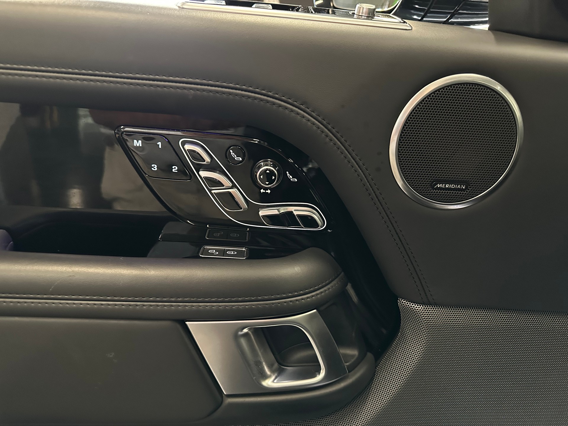 LAND ROVER Range Rover 4.4 SDV8 Autobiography Automatic-image-21