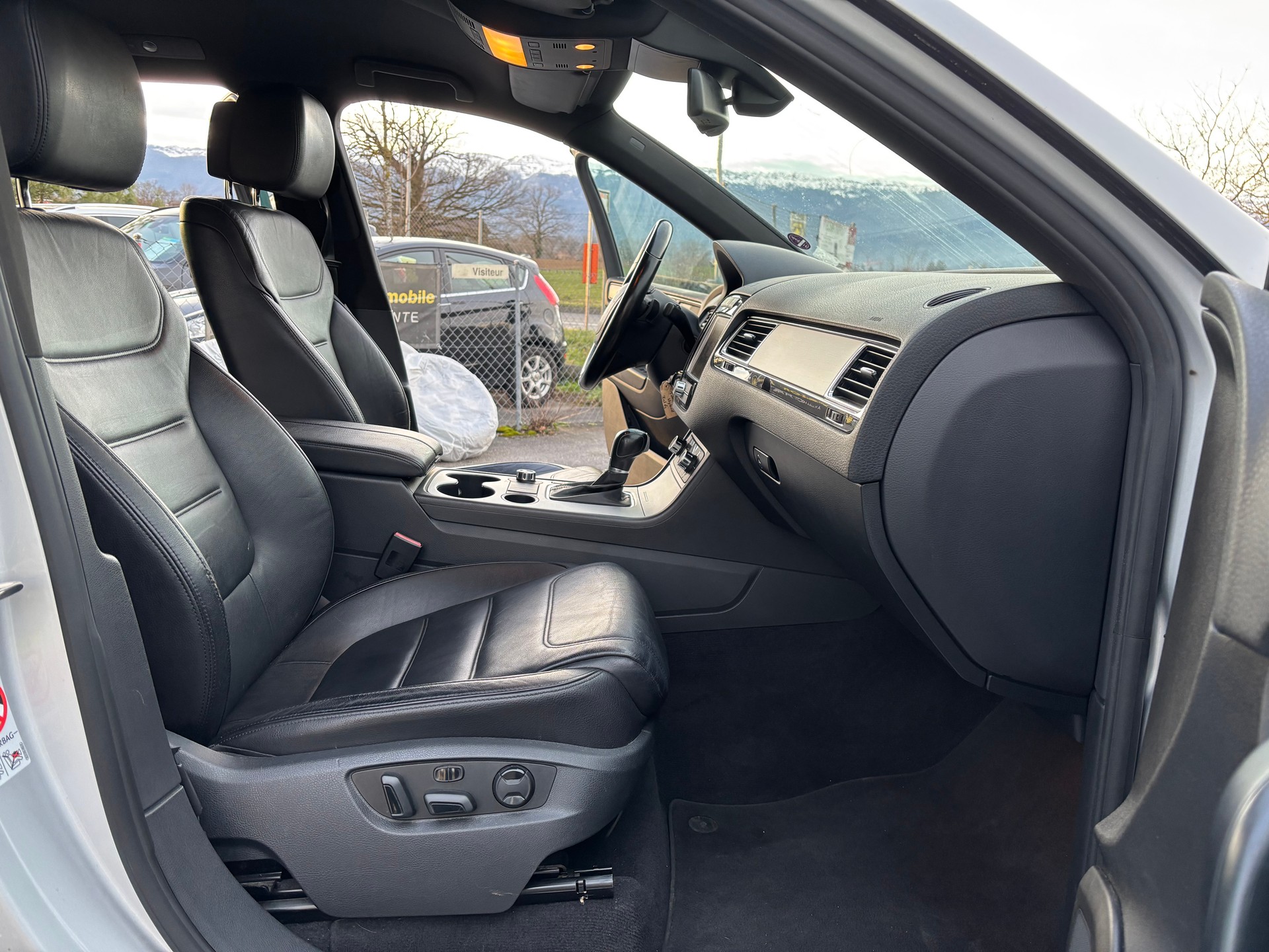 VW Touareg 3.0 TSI Hybrid Tiptronic-image-11