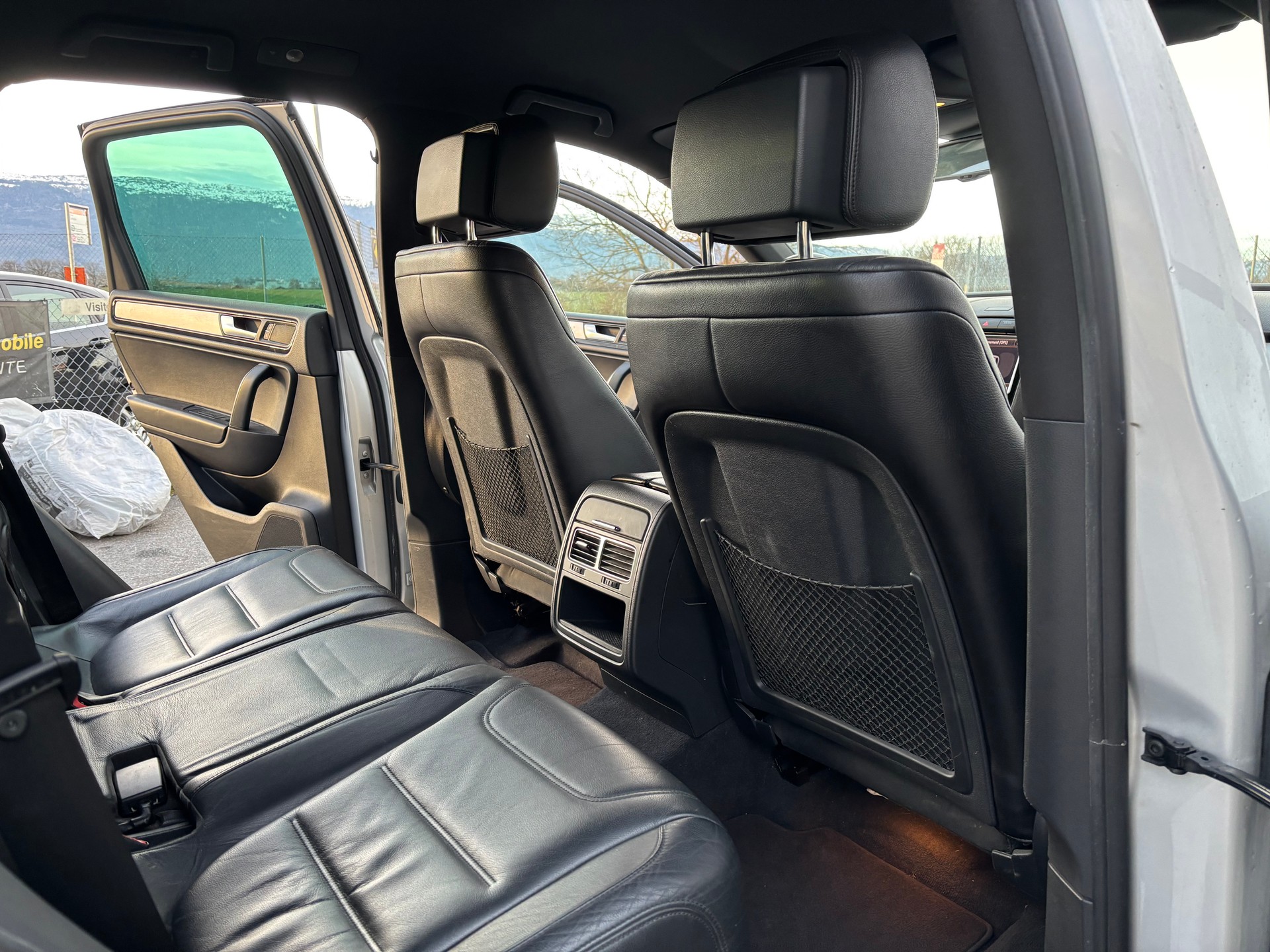 VW Touareg 3.0 TSI Hybrid Tiptronic-image-12