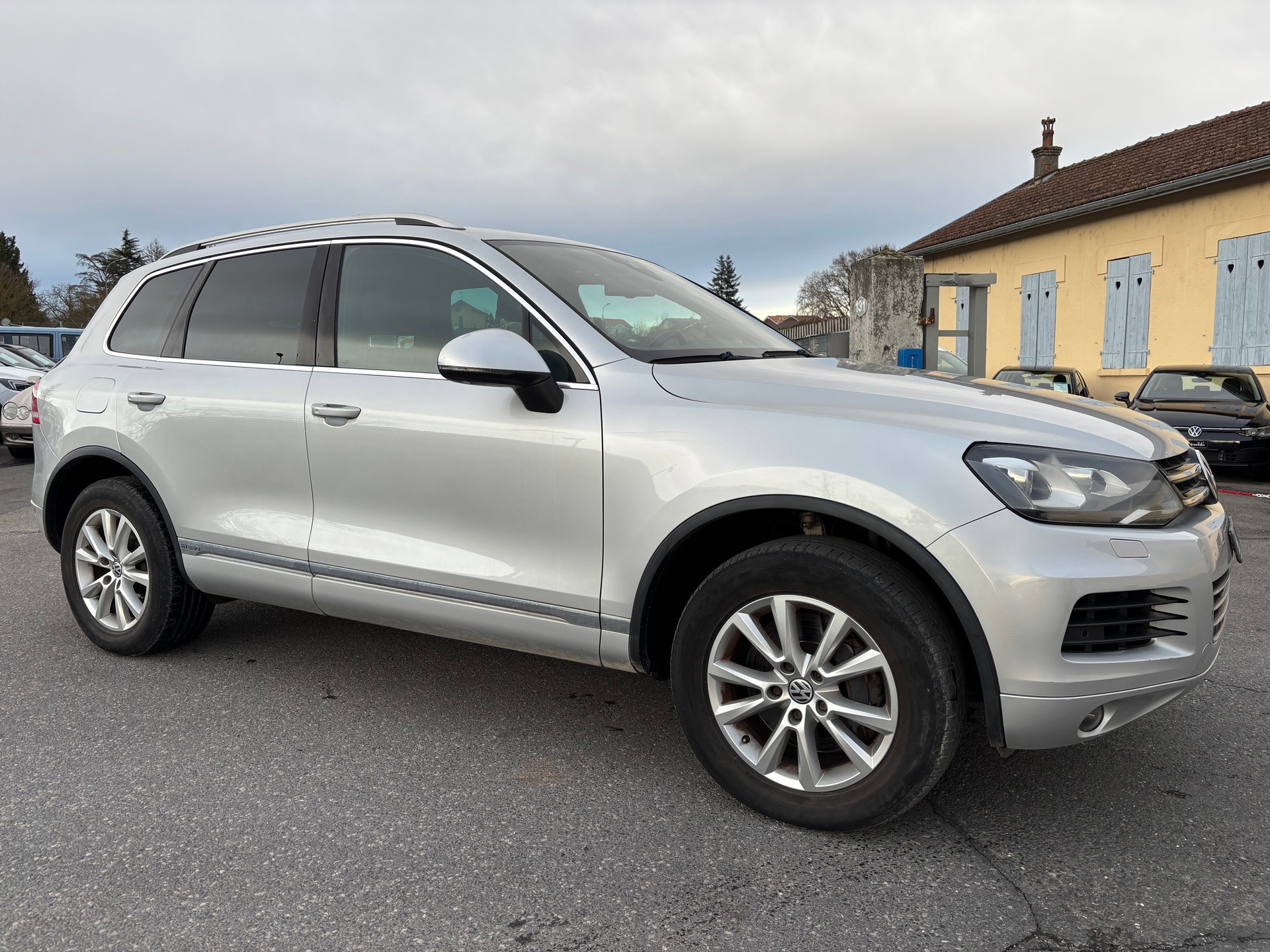 VW Touareg 3.0 TSI Hybrid Tiptronic-image-2