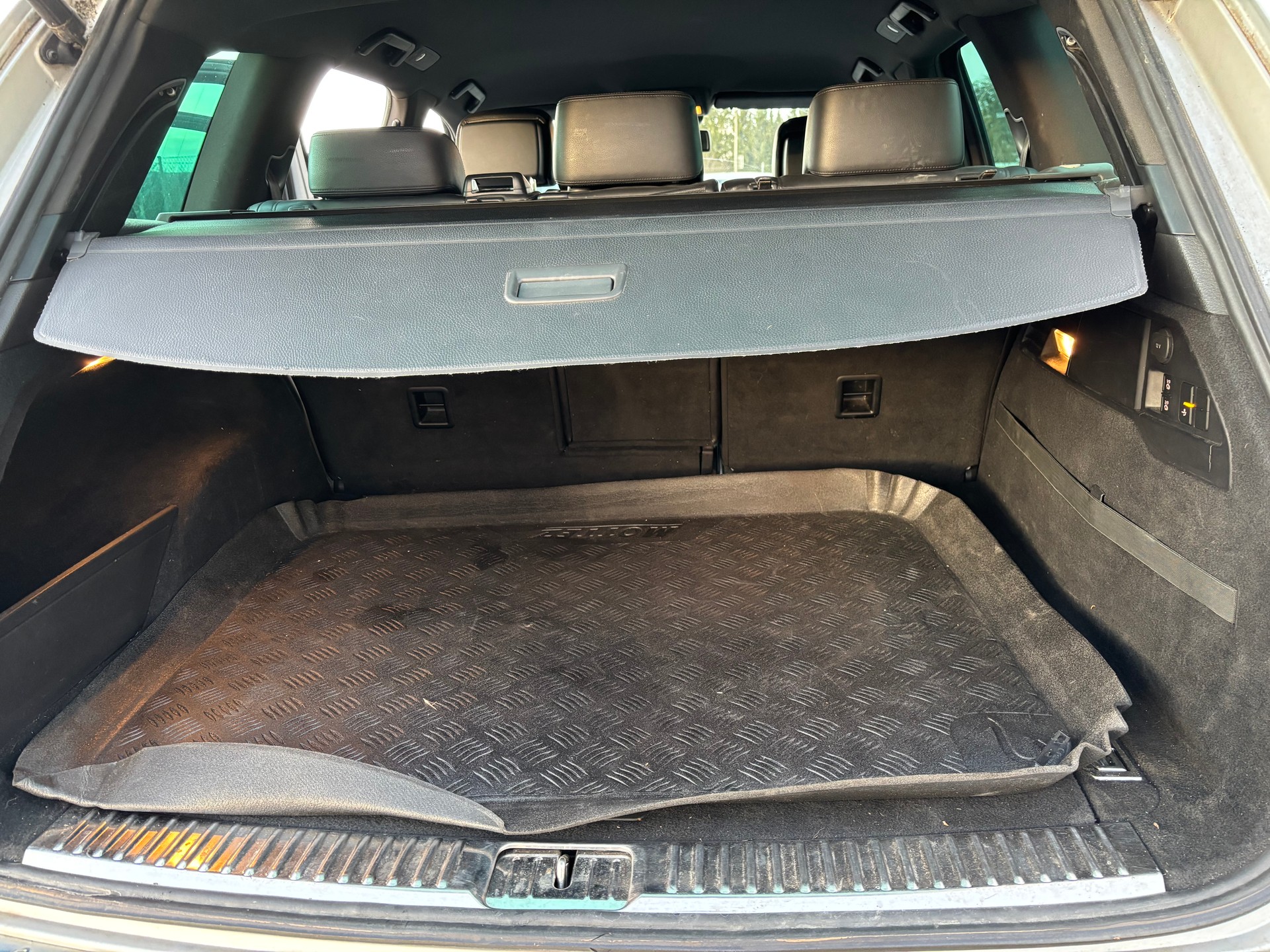 VW Touareg 3.0 TSI Hybrid Tiptronic-image-14
