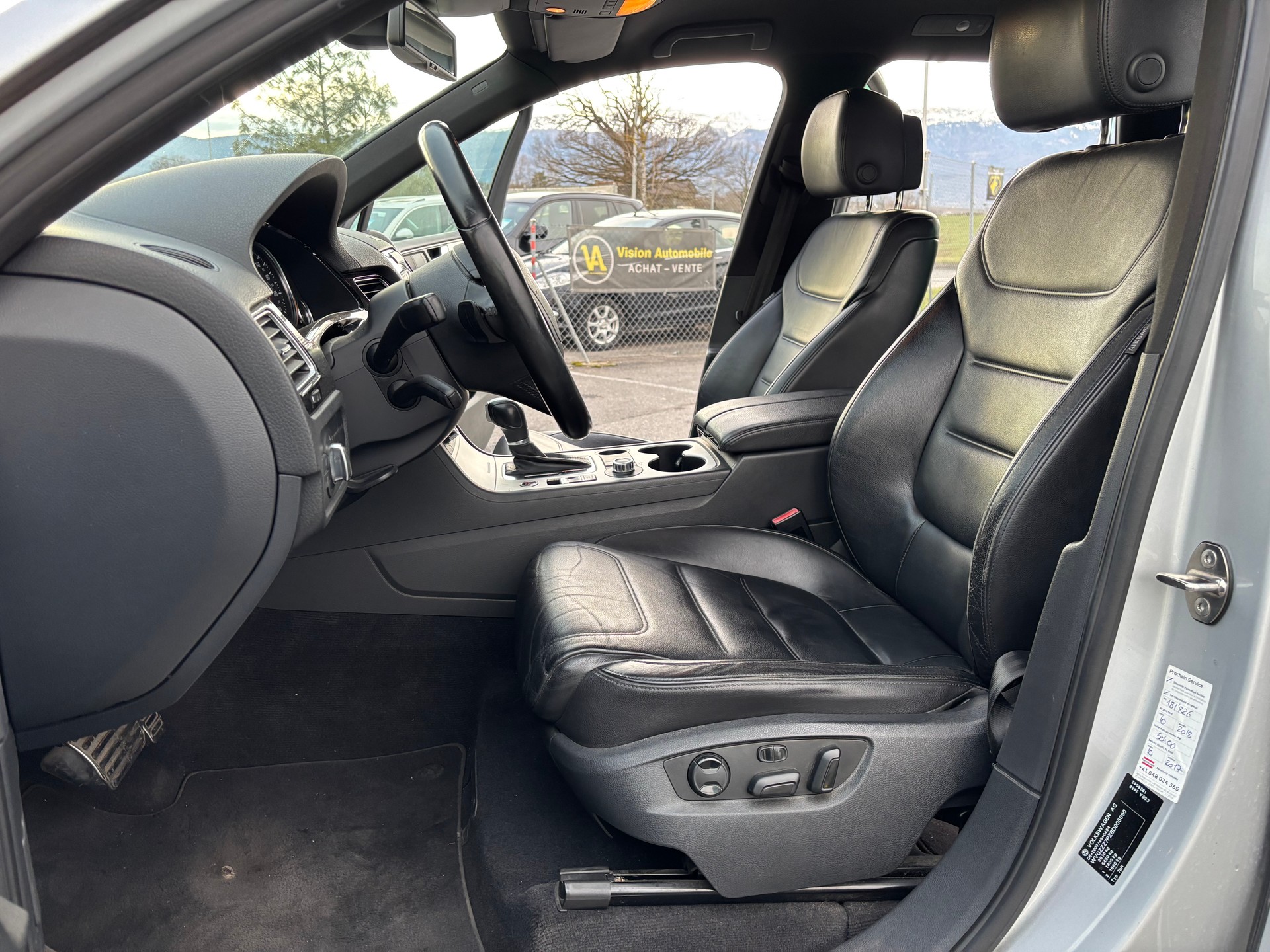 VW Touareg 3.0 TSI Hybrid Tiptronic-image-9