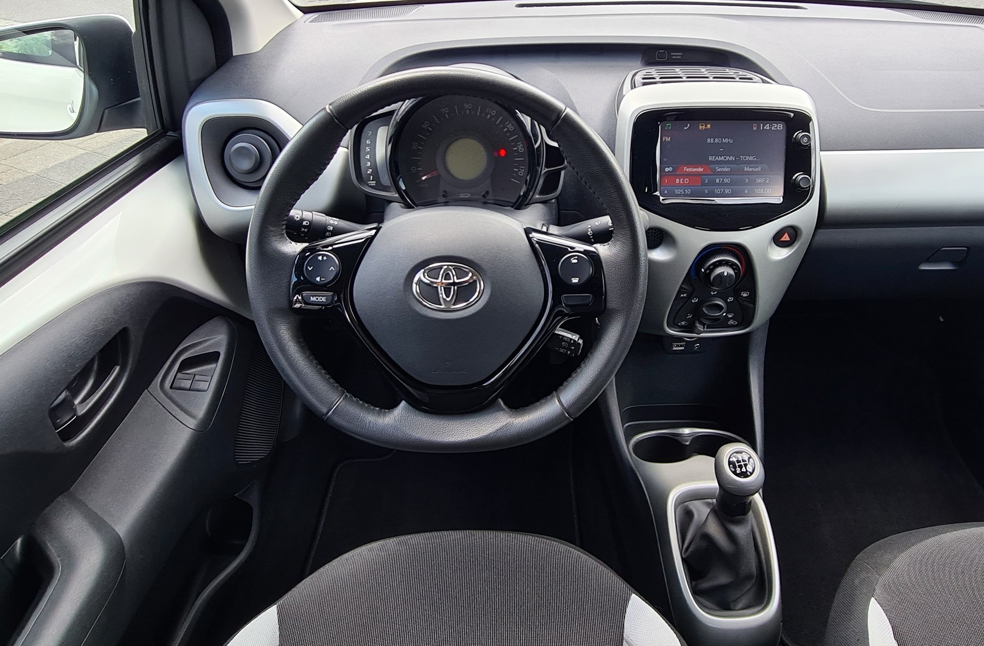 TOYOTA Aygo 1.0 VVT-i x-play-image-10