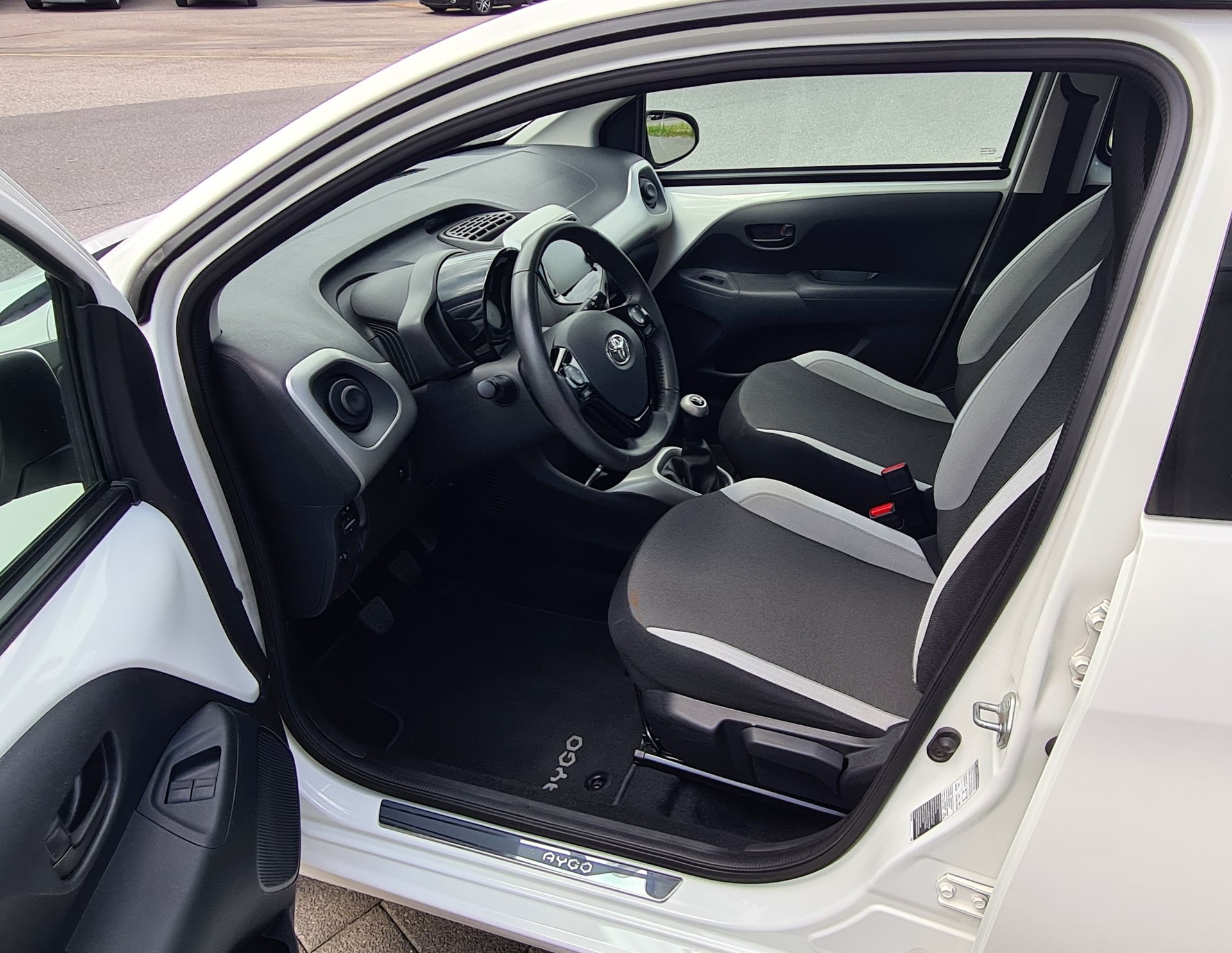 TOYOTA Aygo 1.0 VVT-i x-play-image-9