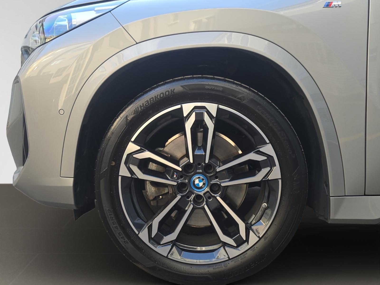 BMW iX1 30 xDrive-image-19