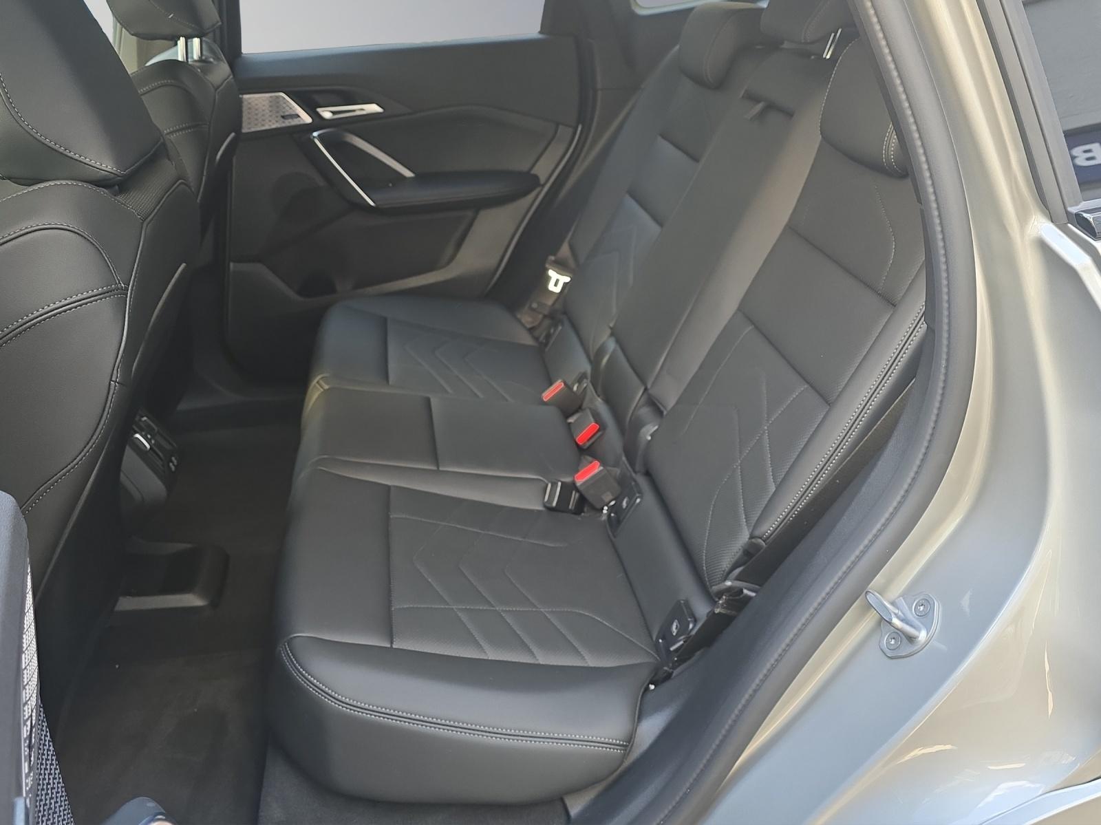 BMW iX1 30 xDrive-image-18
