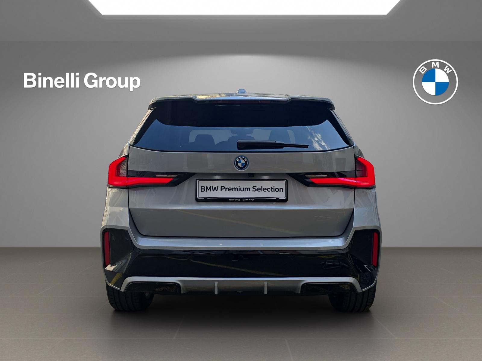 BMW iX1 30 xDrive-image-4
