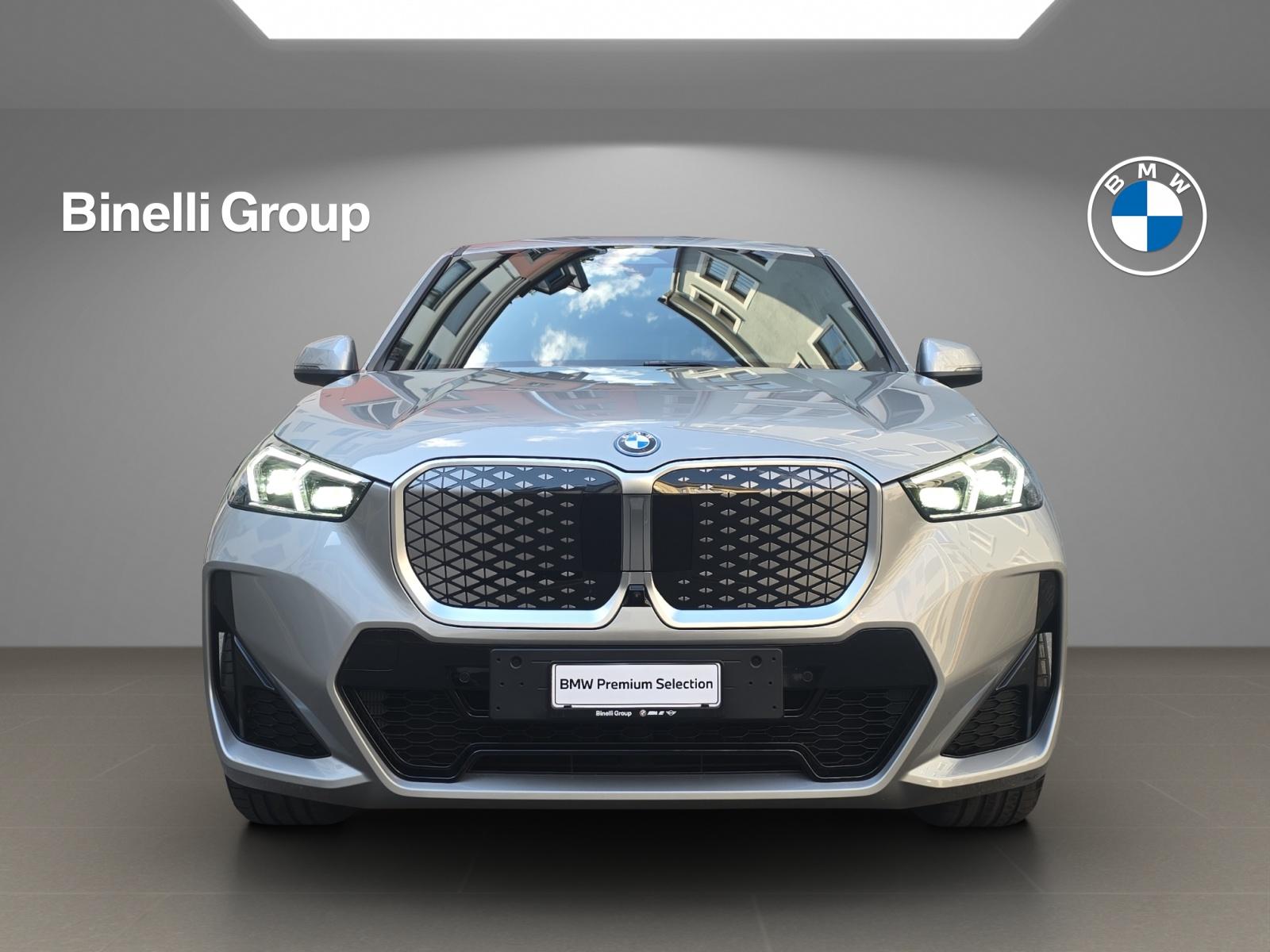 BMW iX1 30 xDrive-image-8