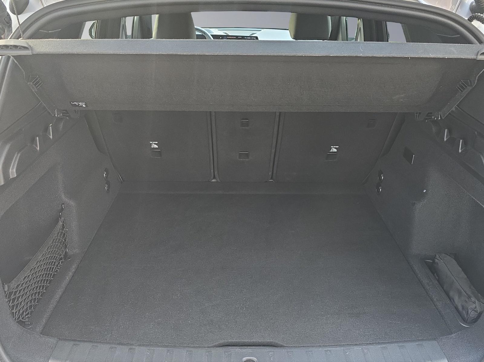 BMW iX1 30 xDrive-image-20
