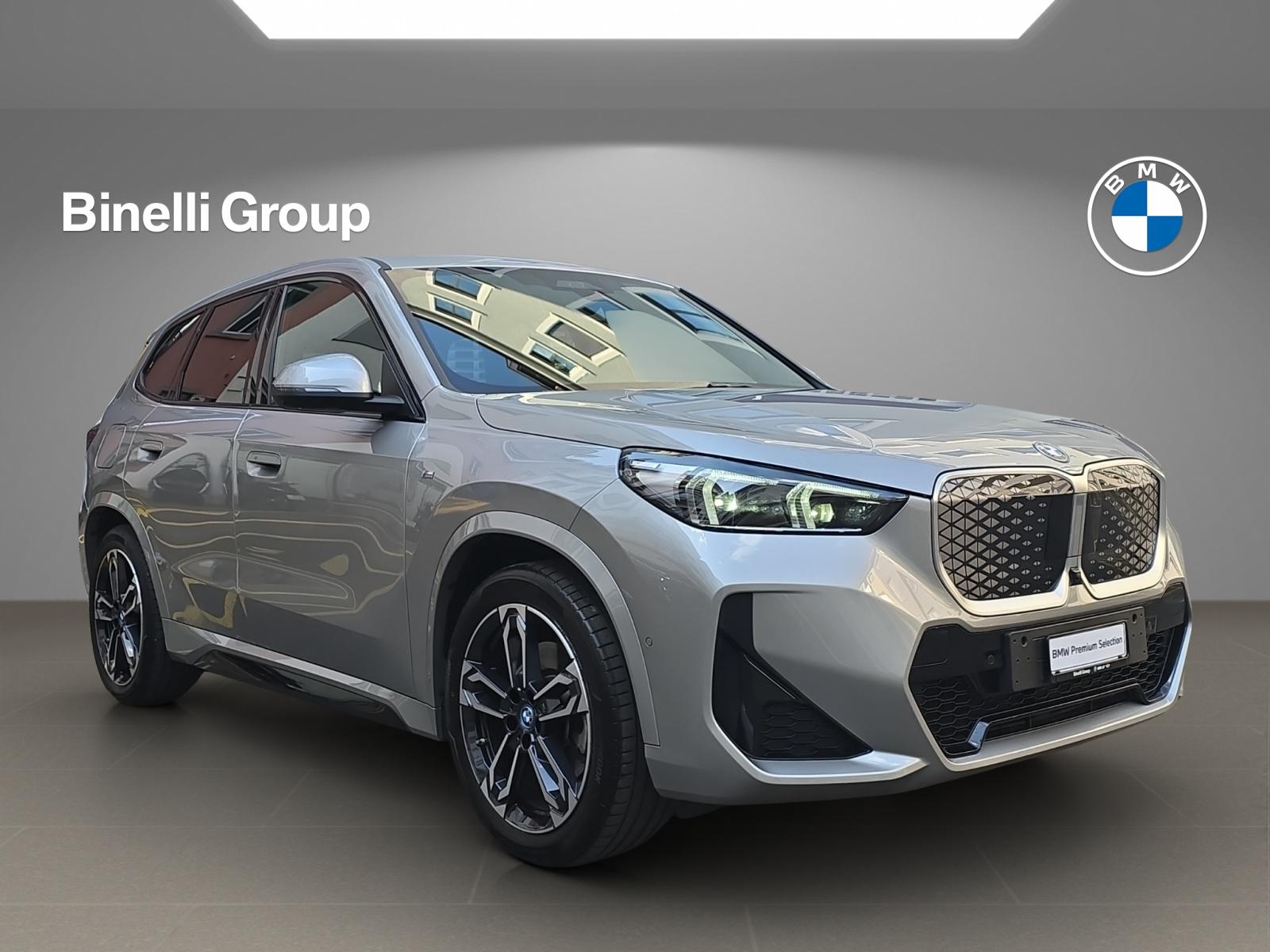 BMW iX1 30 xDrive-image-7