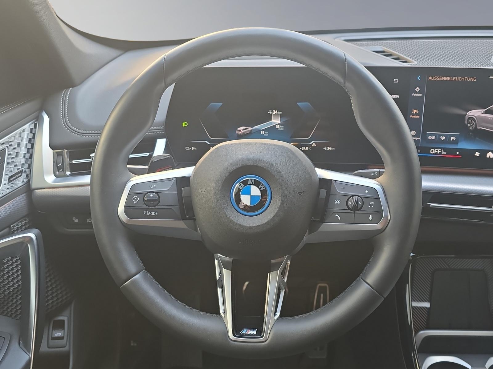 BMW iX1 30 xDrive-image-13