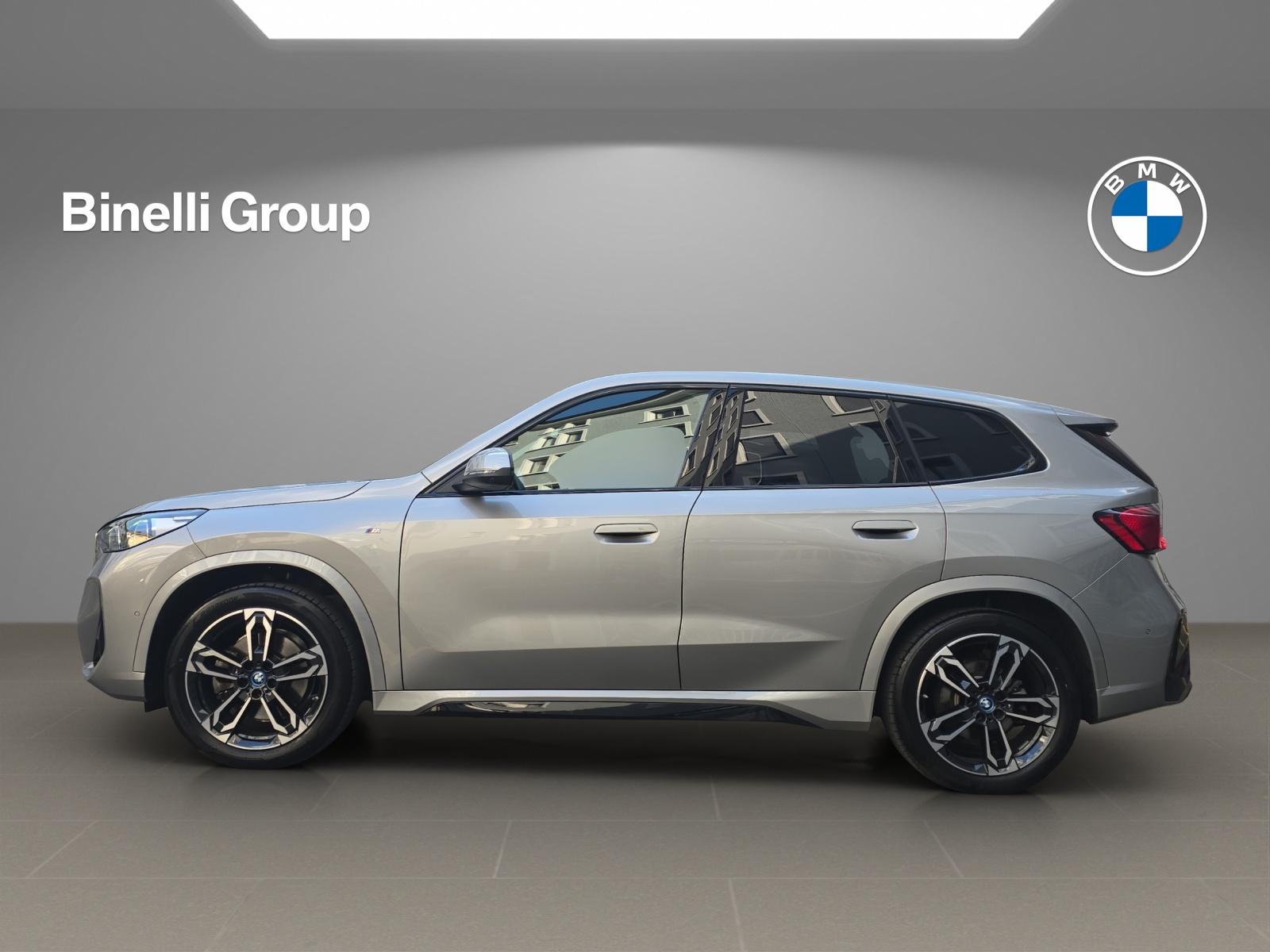 BMW iX1 30 xDrive-image-3