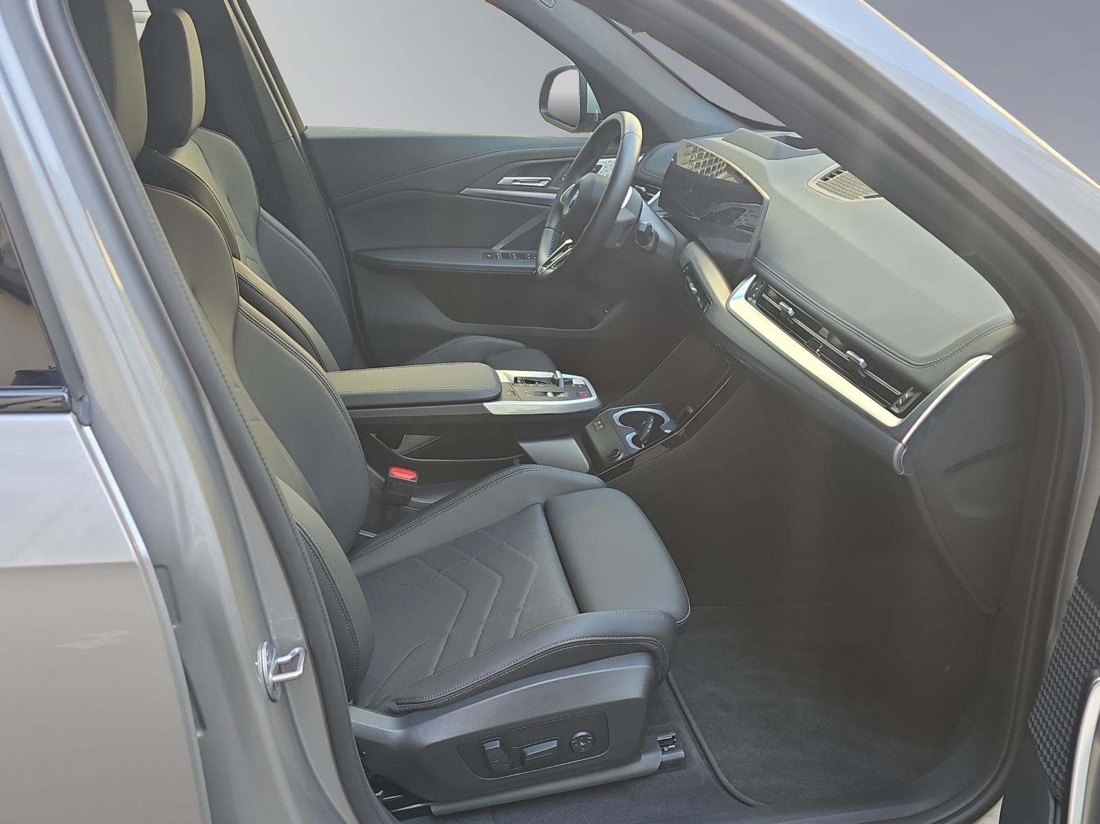 BMW iX1 30 xDrive-image-17