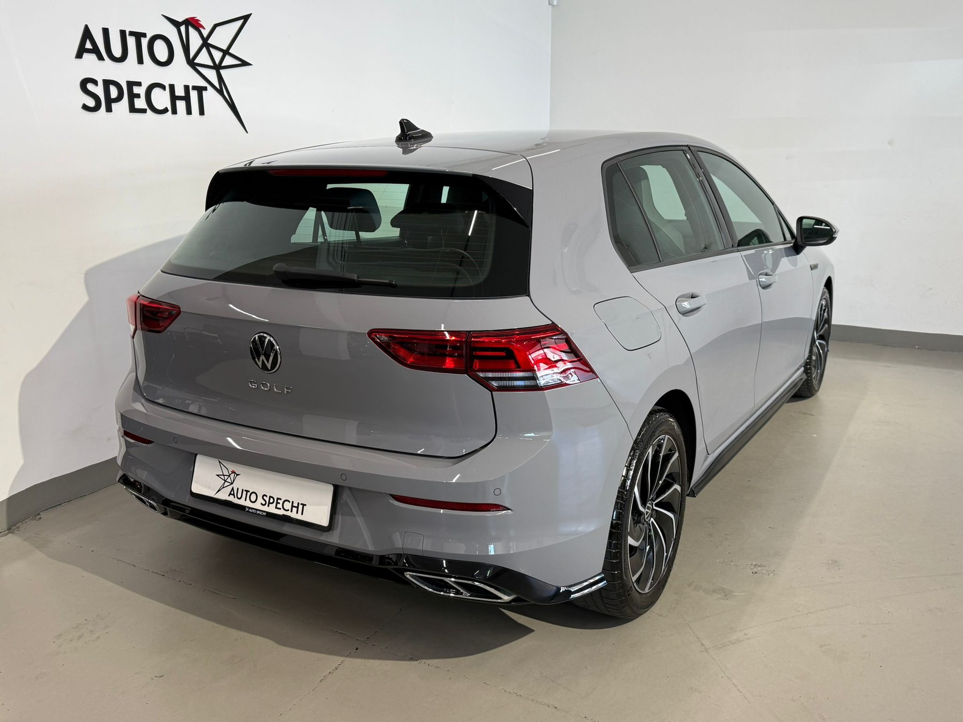 VW Golf 1.5 TSI R-Line DSG-image-4