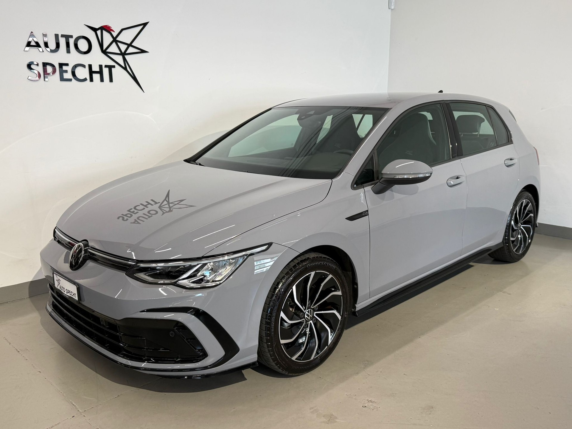 VW Golf 1.5 TSI R-Line DSG-showroom-element-1