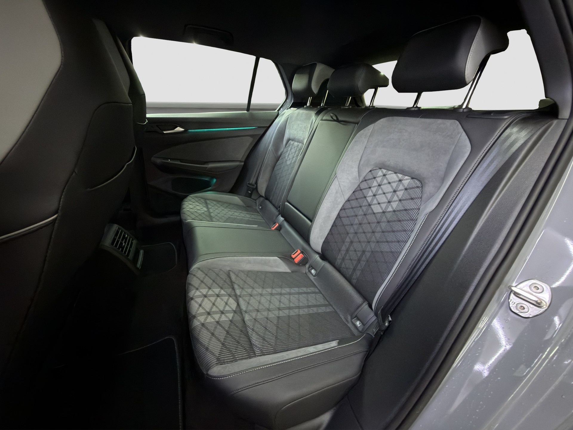 VW Golf 1.5 TSI R-Line DSG-image-12