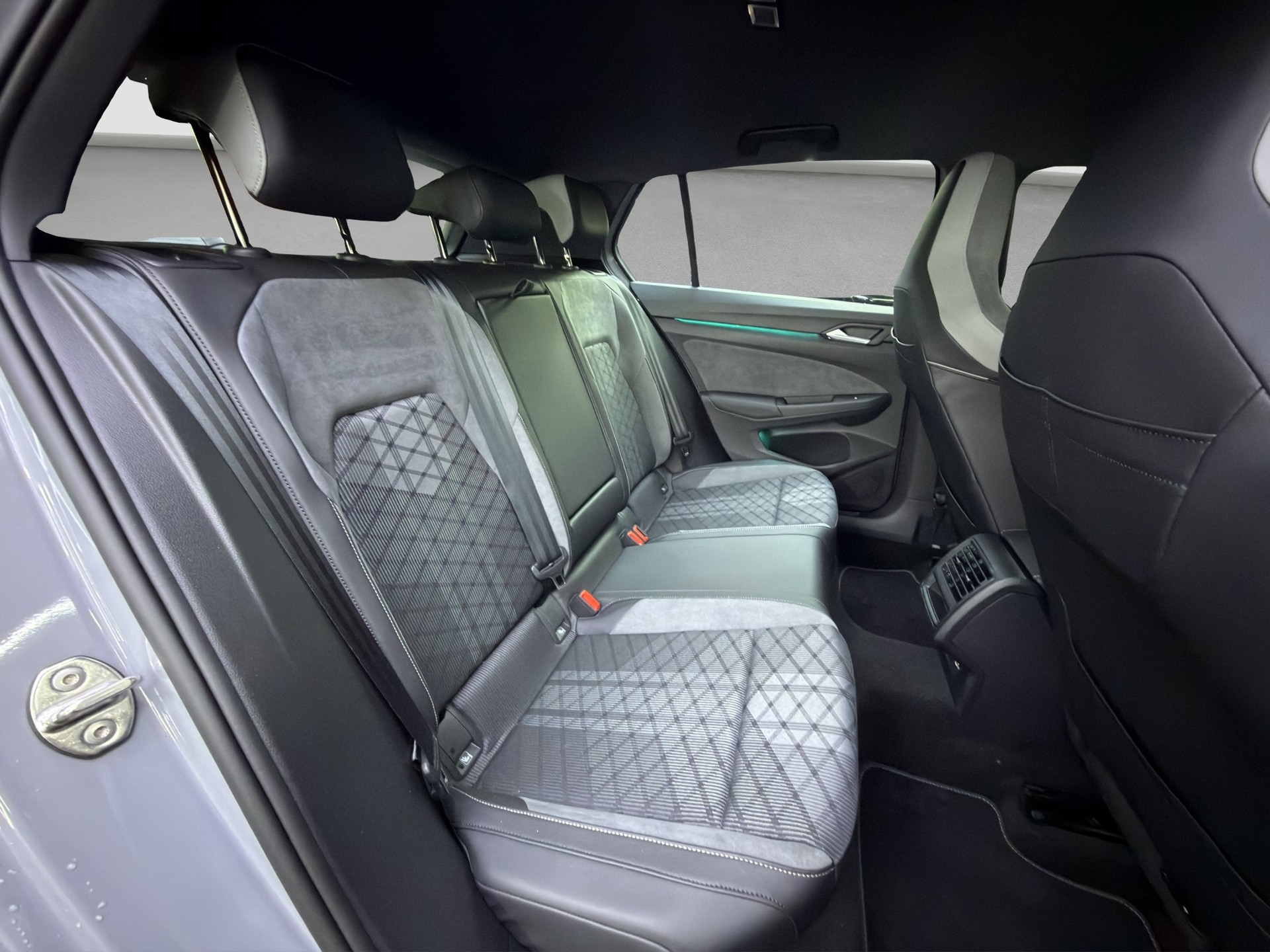 VW Golf 1.5 TSI R-Line DSG-image-14